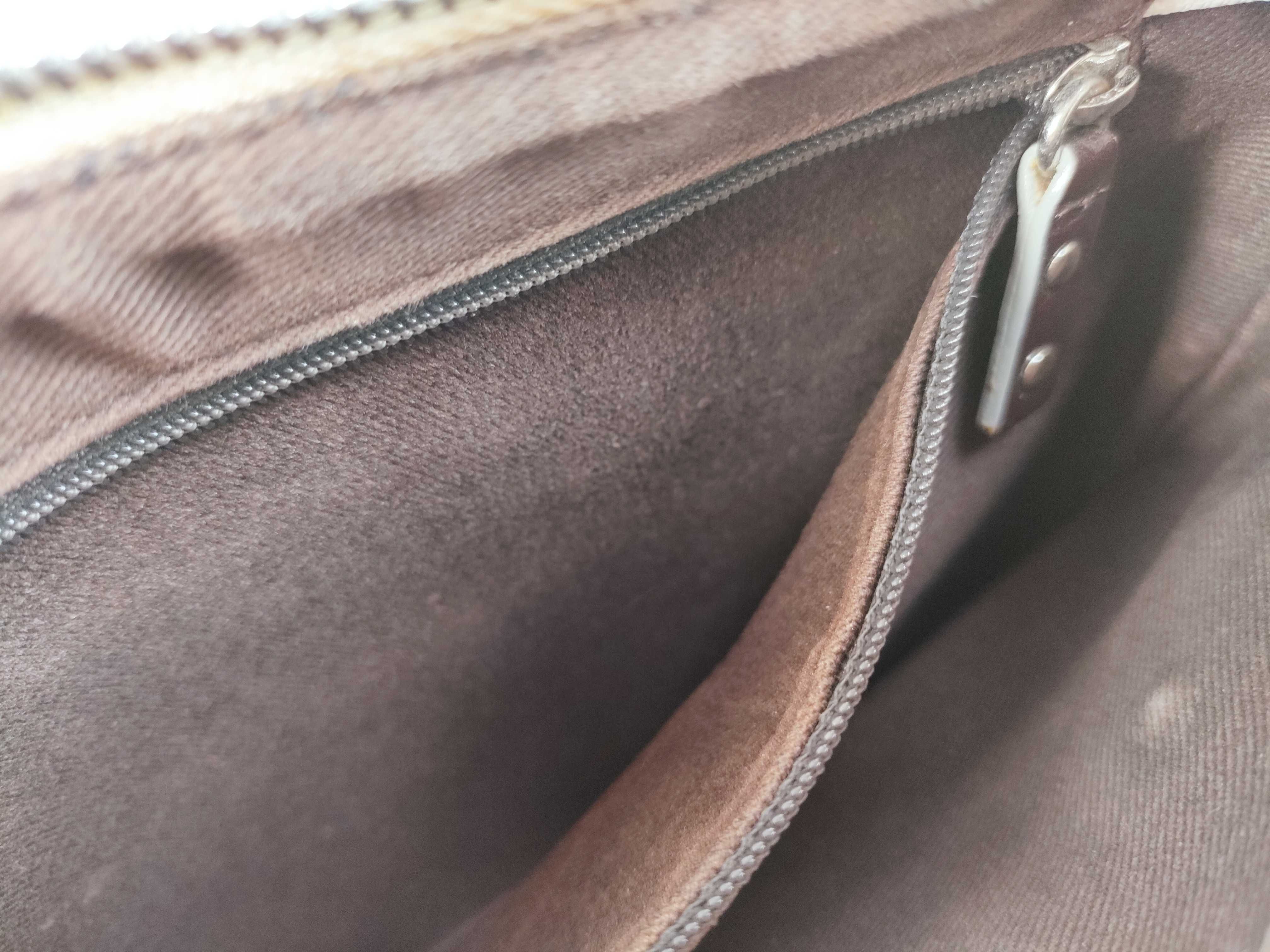 Repeat Anagram Shoulder Bag Leather Shoulder Bag — view 12