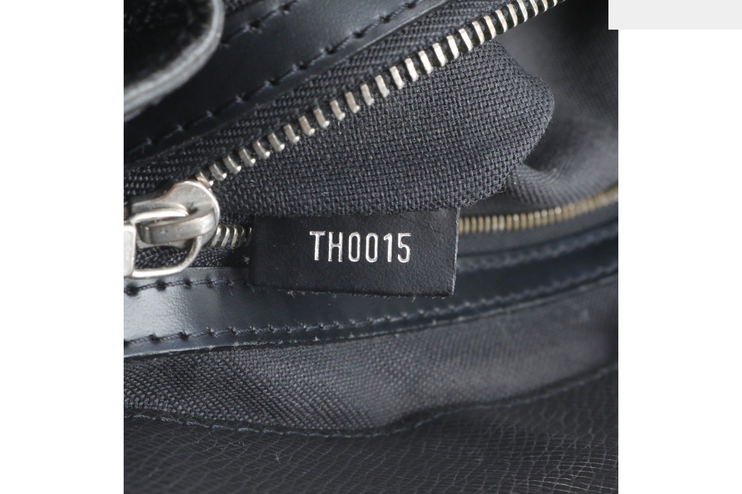 Taiga Kasbek PM M31022 Leather Tote Bag Business — view 9