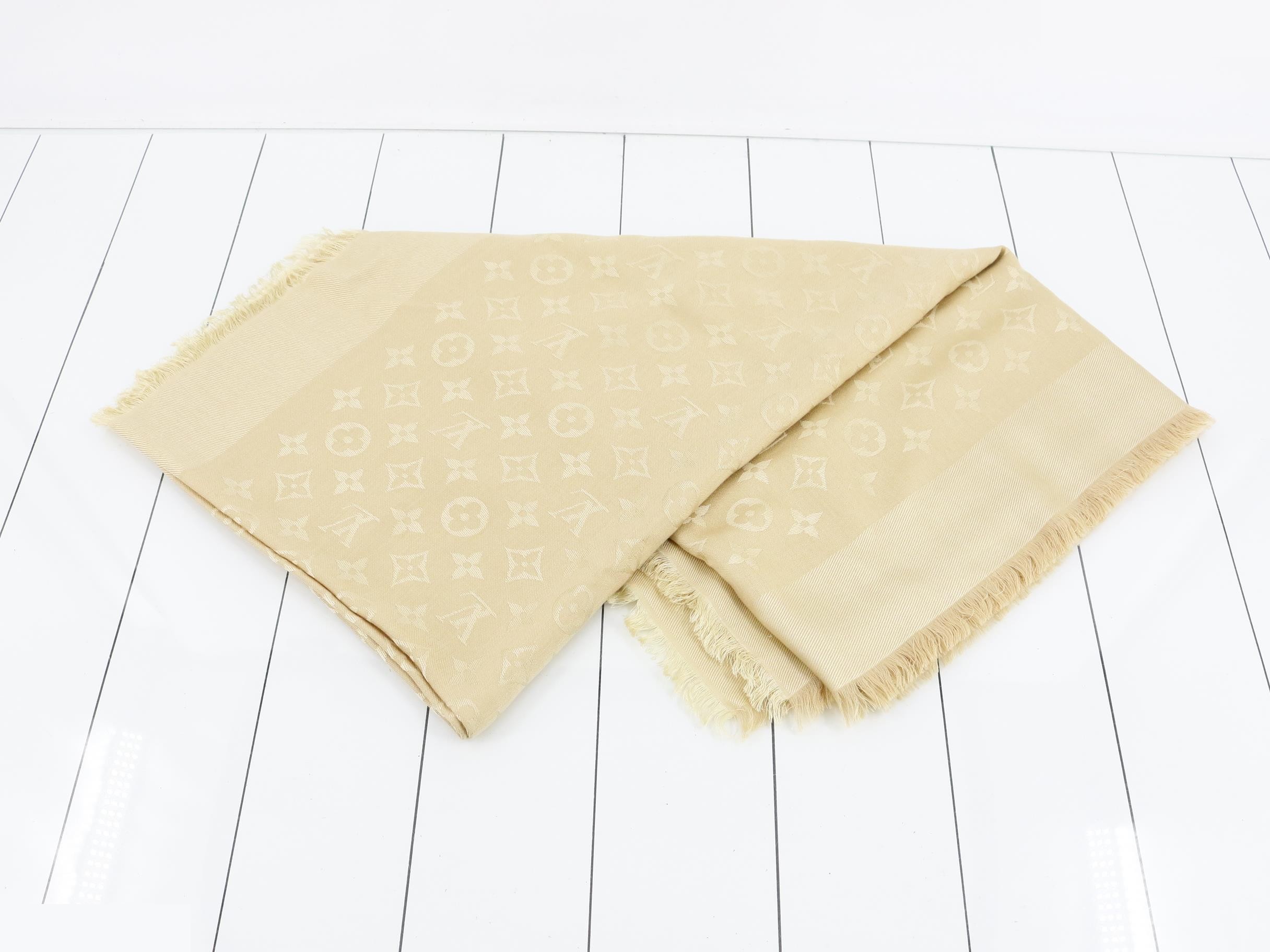 402336 LV Shawl — view 3