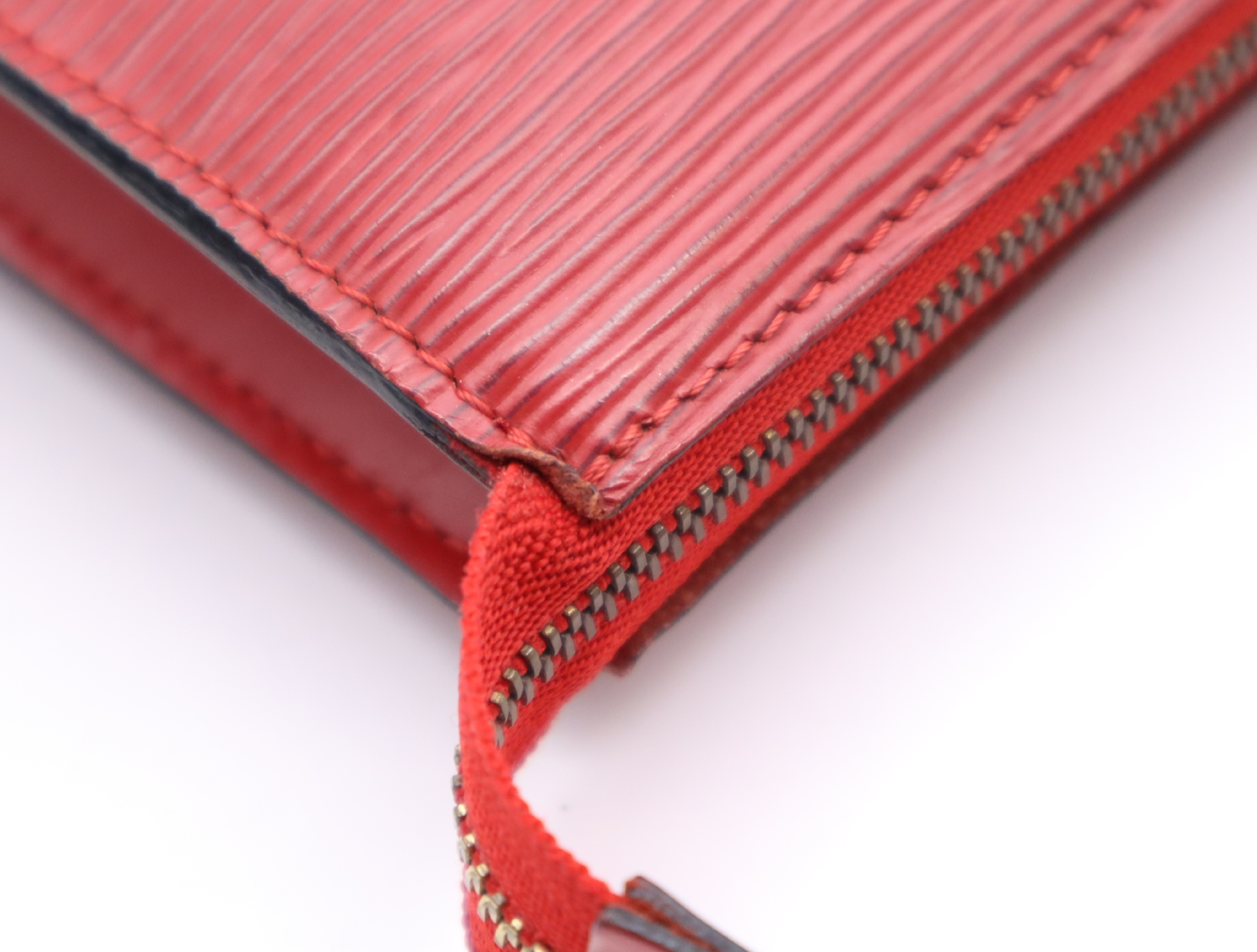 M52947 Epi Pochette Accessoires Castilian Red Pouch — view 8