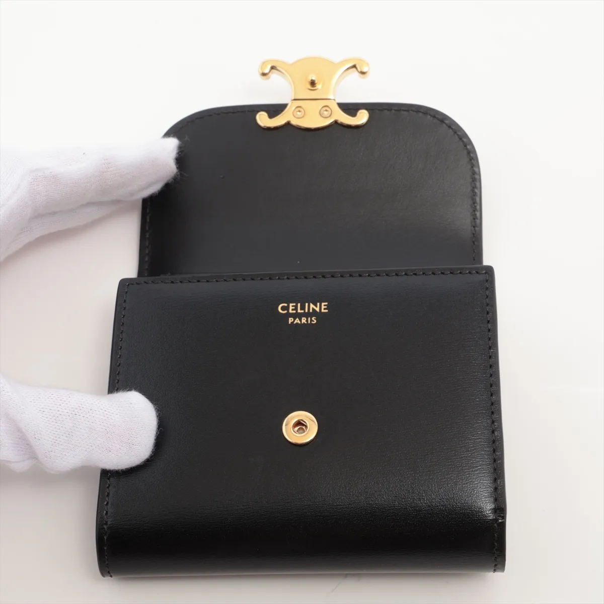 Triomphe Small Flap Wallet Leather Compact Wallet Black — view 3