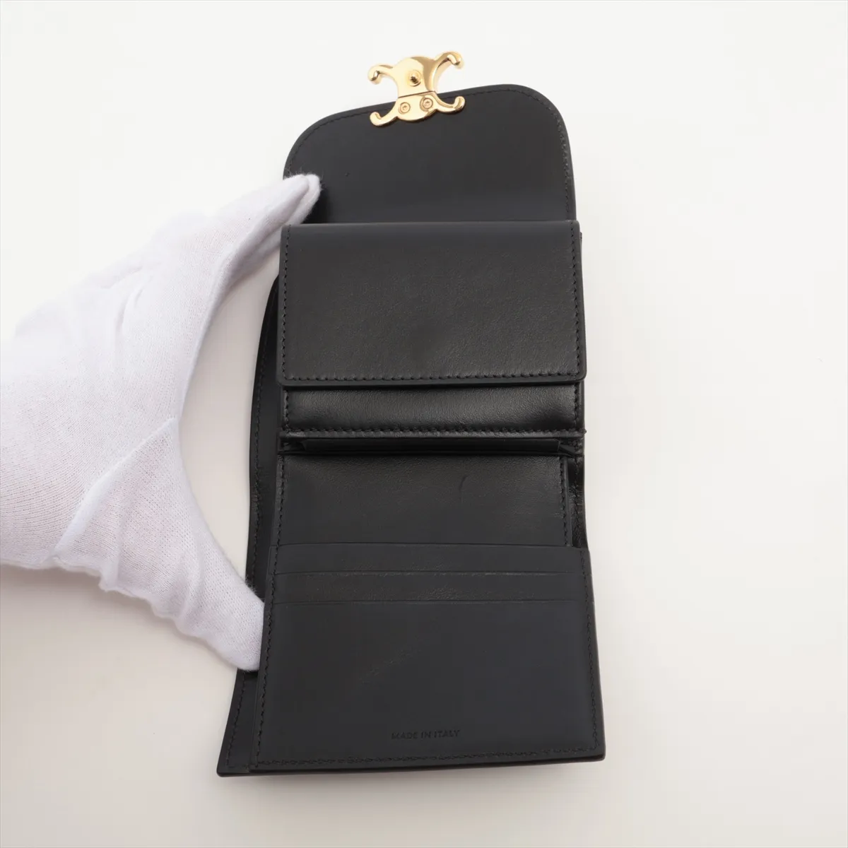 Triomphe Small Flap Wallet Leather Compact Wallet Black — view 4