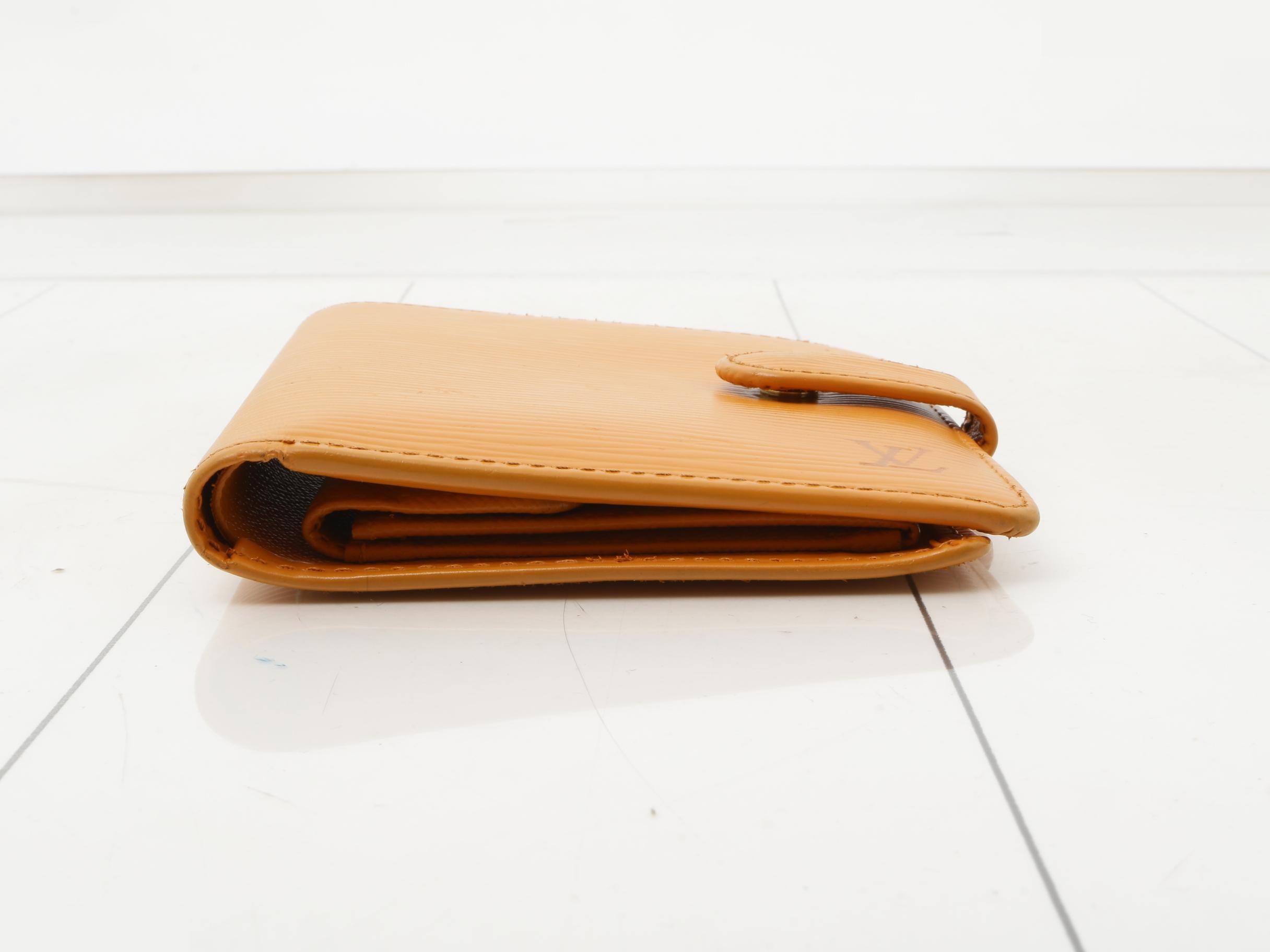 Epi Portefeuille Compact Mandarin Bi-fold Wallet — view 3