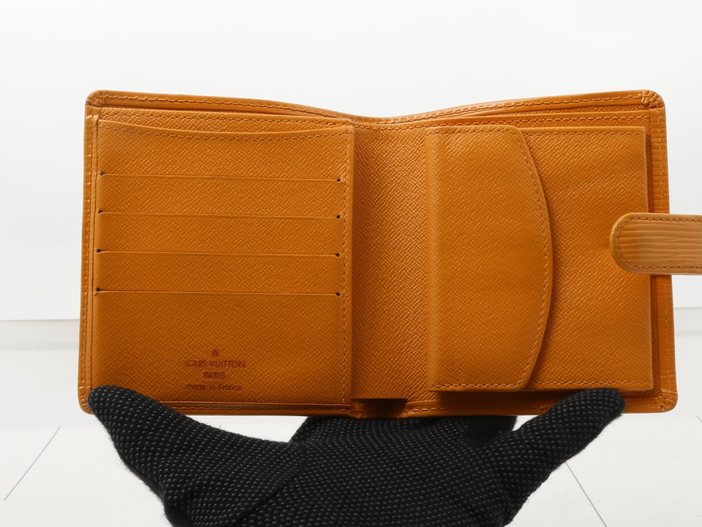 Epi Portefeuille Compact Mandarin Bi-fold Wallet — view 4