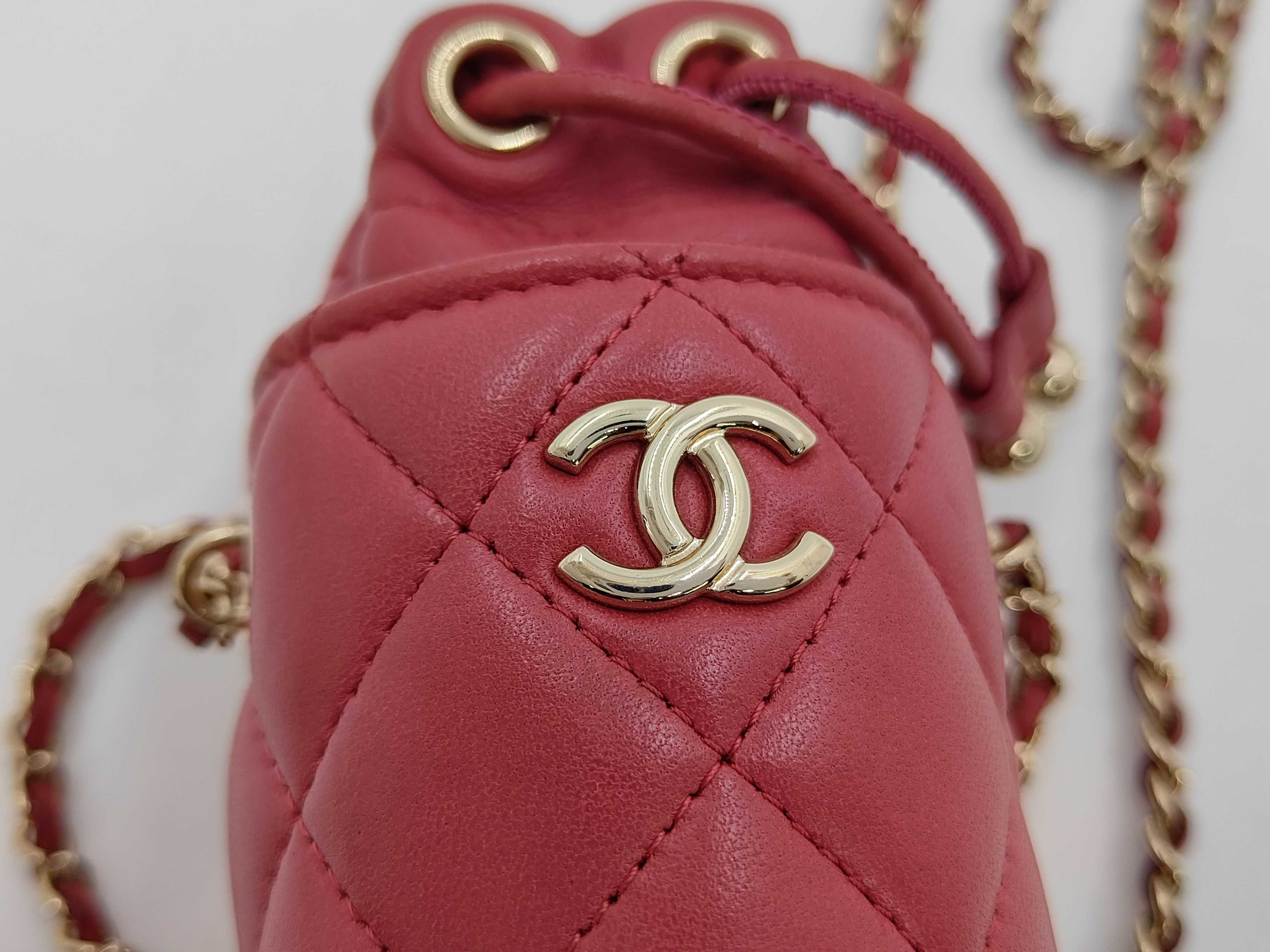 Lambskin Red Lip Bag, Serial Number 31, Shoulder Bag — view 9