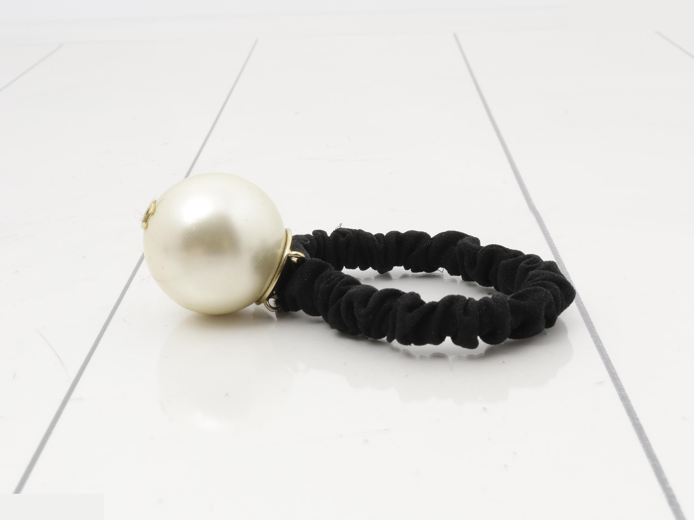 hair tie — view 3
