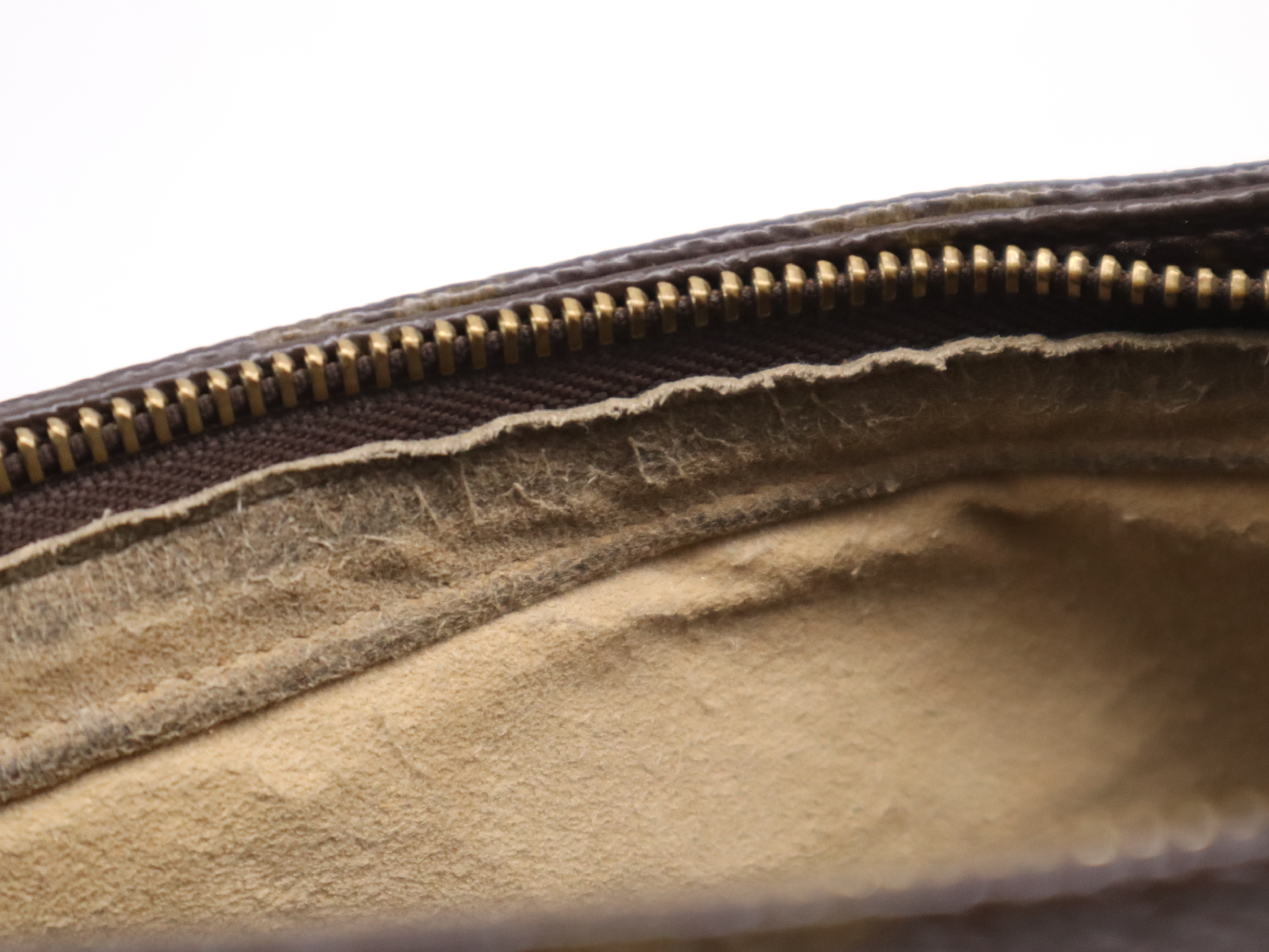 M51146 Monogram Looping MM Shoulder Bag — view 13
