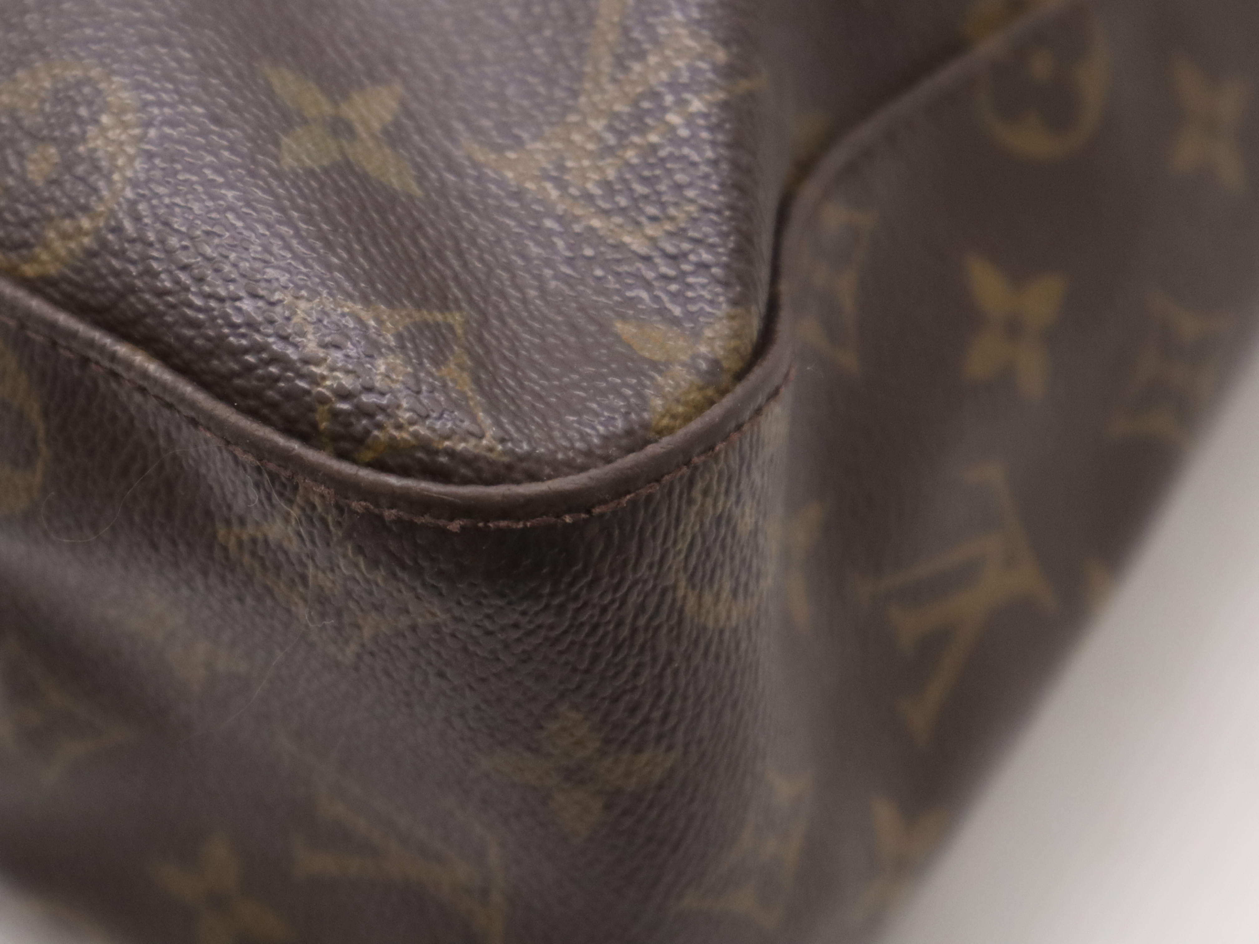 M51146 Monogram Looping MM Shoulder Bag — view 9