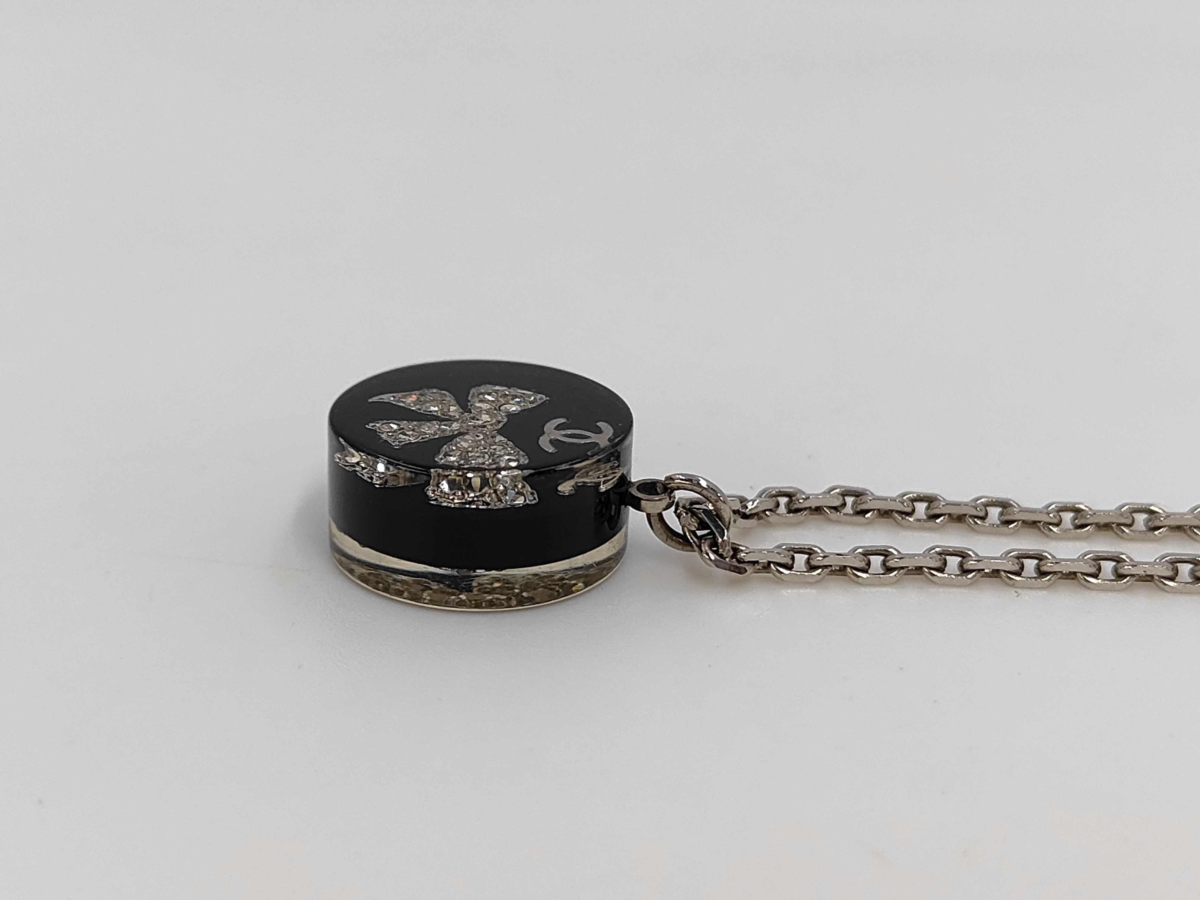 necklace — view 2