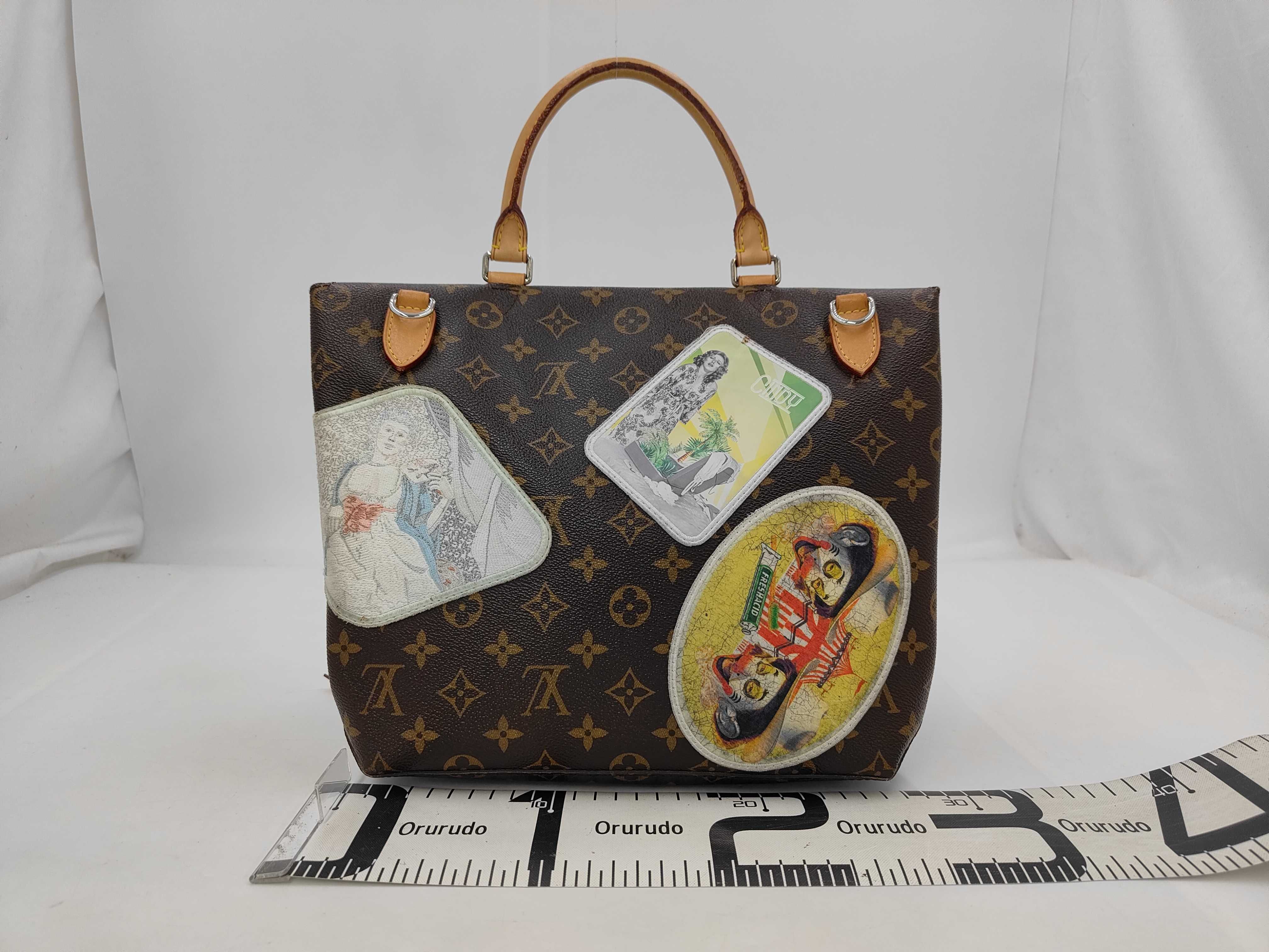 M40287・MI4164 Monogram Cindy Sharma Camera Messenger Shoulder Bag — view 2