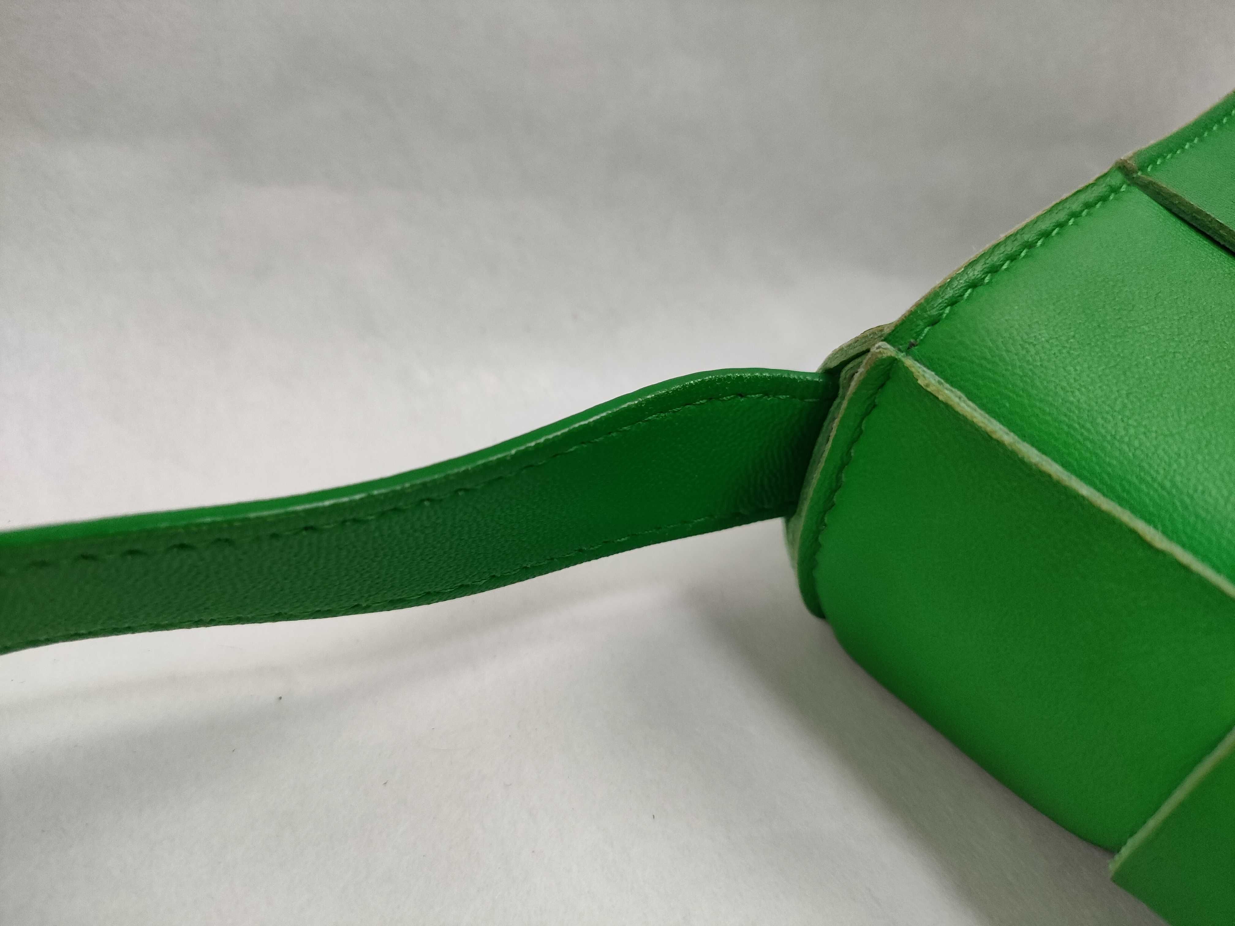 Intrecciato Bottega Veneta Maxi Intrecciato Candy Cassette Leather Shoulder Bag Green Shoulder Bag — view 5