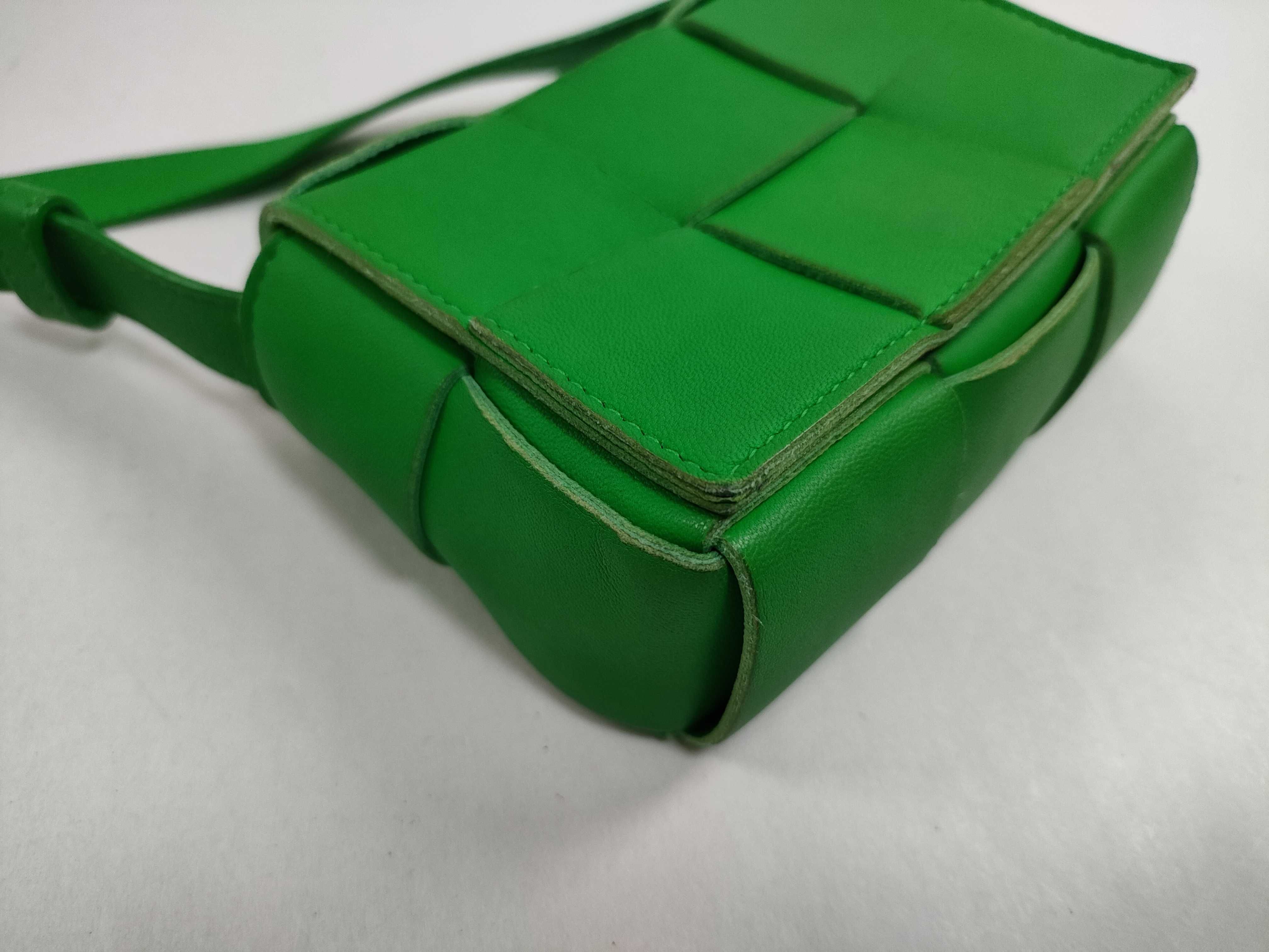 Intrecciato Bottega Veneta Maxi Intrecciato Candy Cassette Leather Shoulder Bag Green Shoulder Bag — view 6