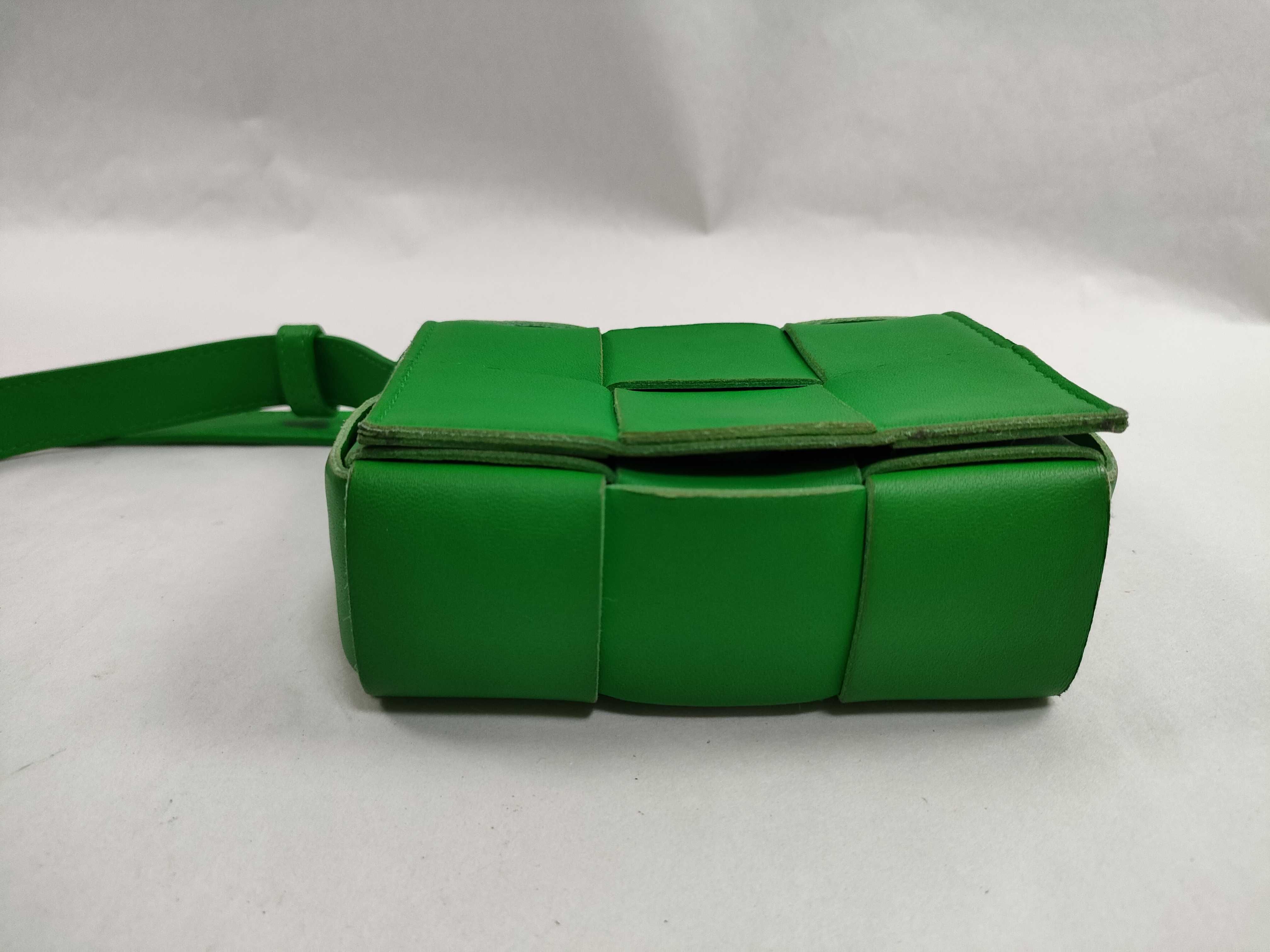 Intrecciato Bottega Veneta Maxi Intrecciato Candy Cassette Leather Shoulder Bag Green Shoulder Bag — view 7