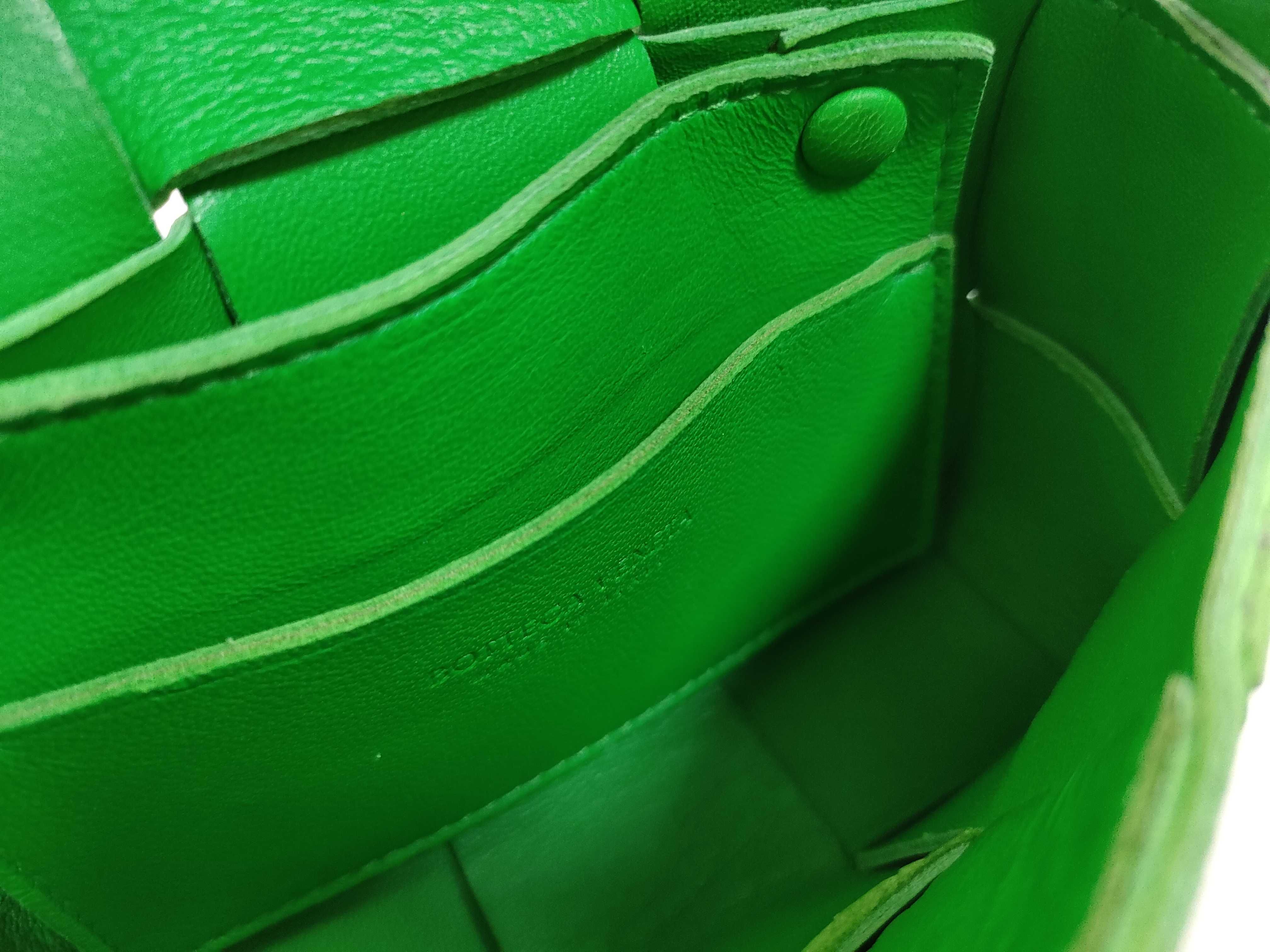 Intrecciato Bottega Veneta Maxi Intrecciato Candy Cassette Leather Shoulder Bag Green Shoulder Bag — view 8