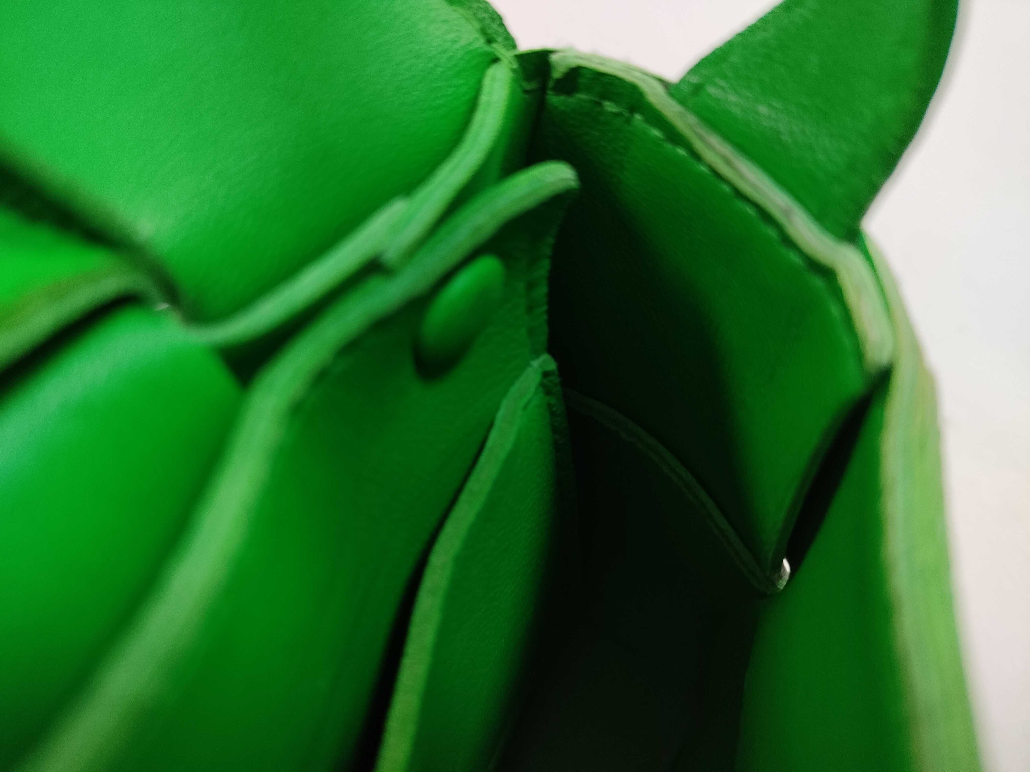 Intrecciato Bottega Veneta Maxi Intrecciato Candy Cassette Leather Shoulder Bag Green Shoulder Bag — view 9