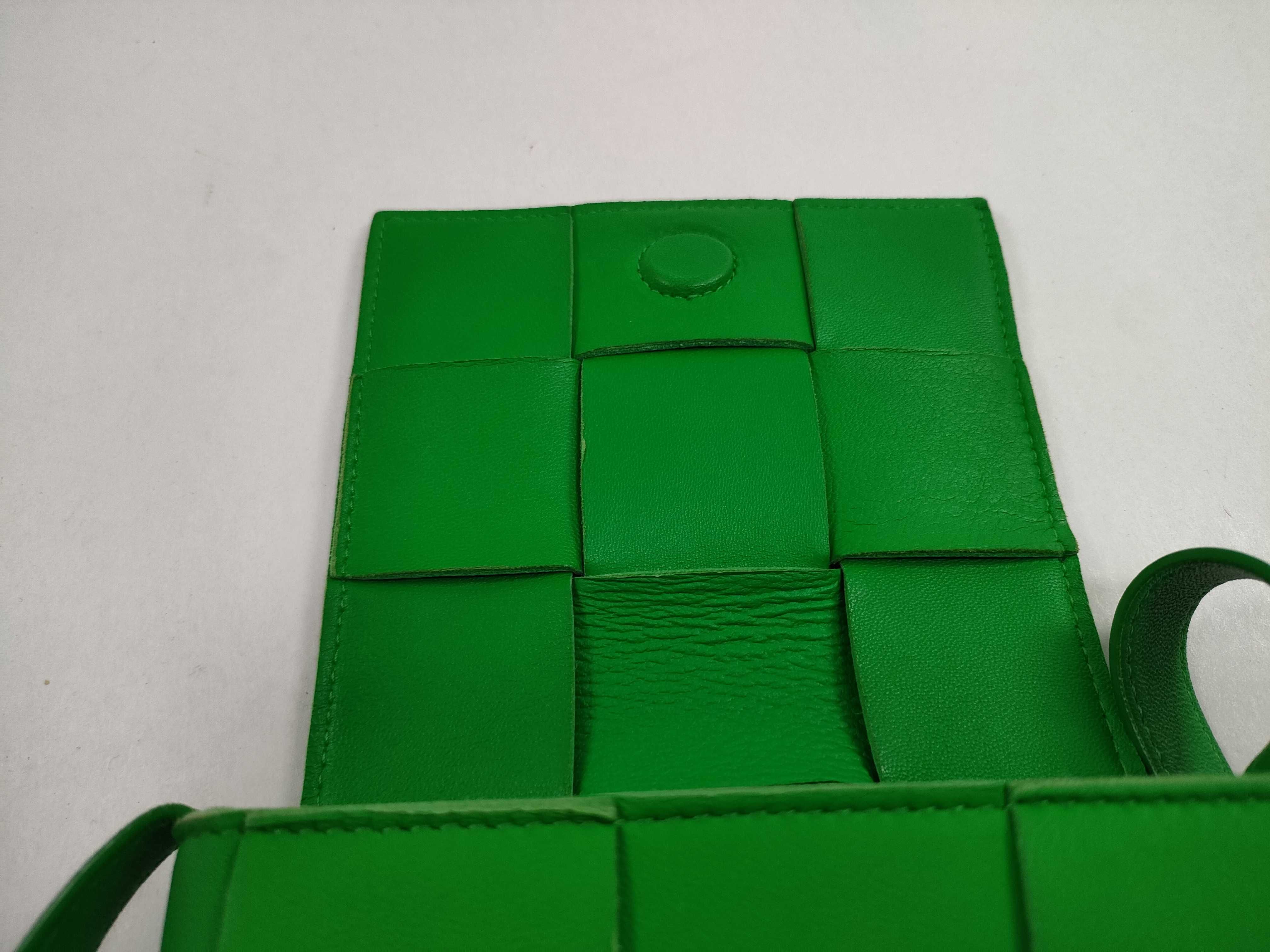 Intrecciato Bottega Veneta Maxi Intrecciato Candy Cassette Leather Shoulder Bag Green Shoulder Bag — view 10