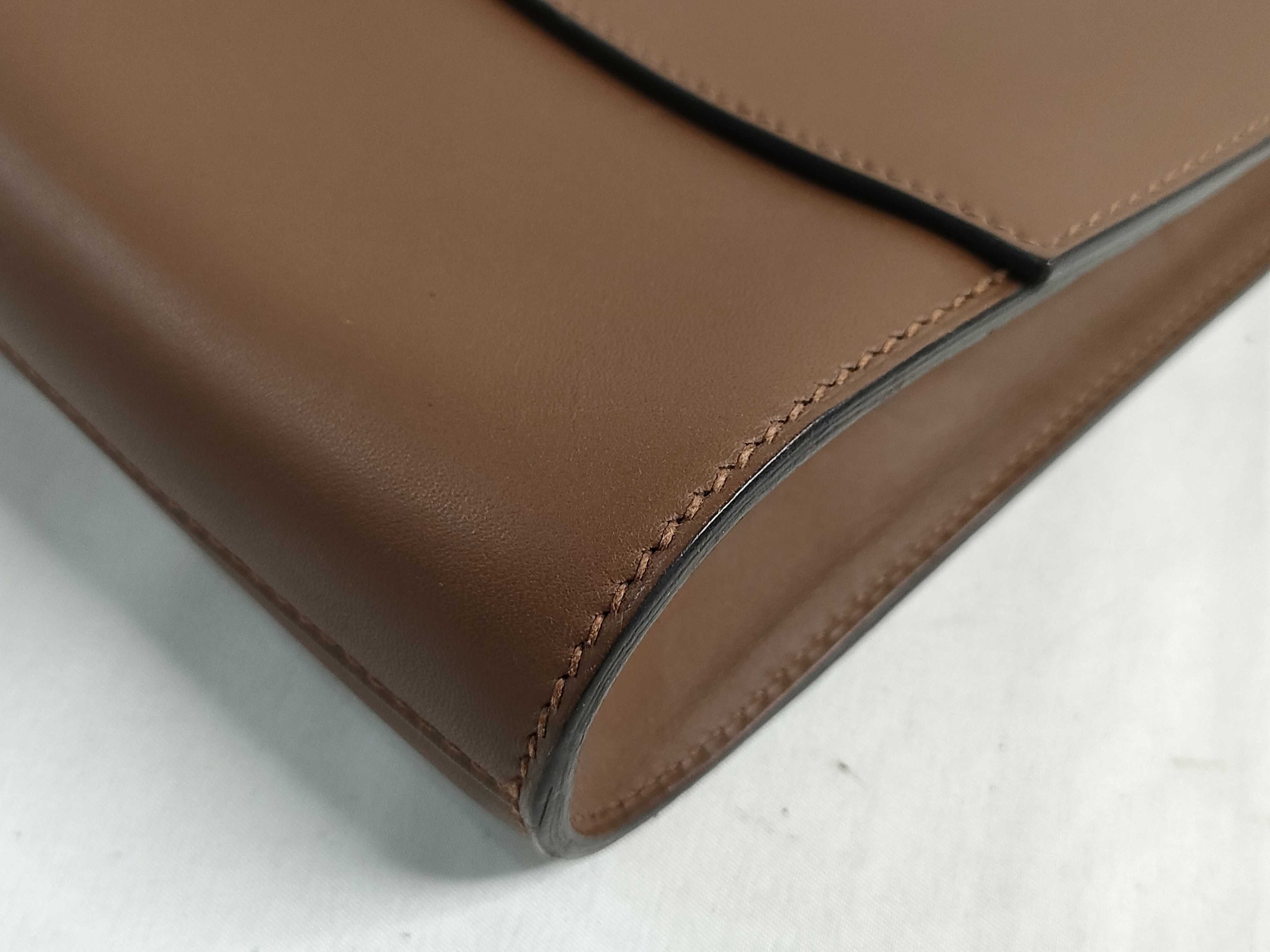 ID- Etriviere II 29 Leather Brown Clutch SHW Stamp R in Square Clutch Bag — view 3