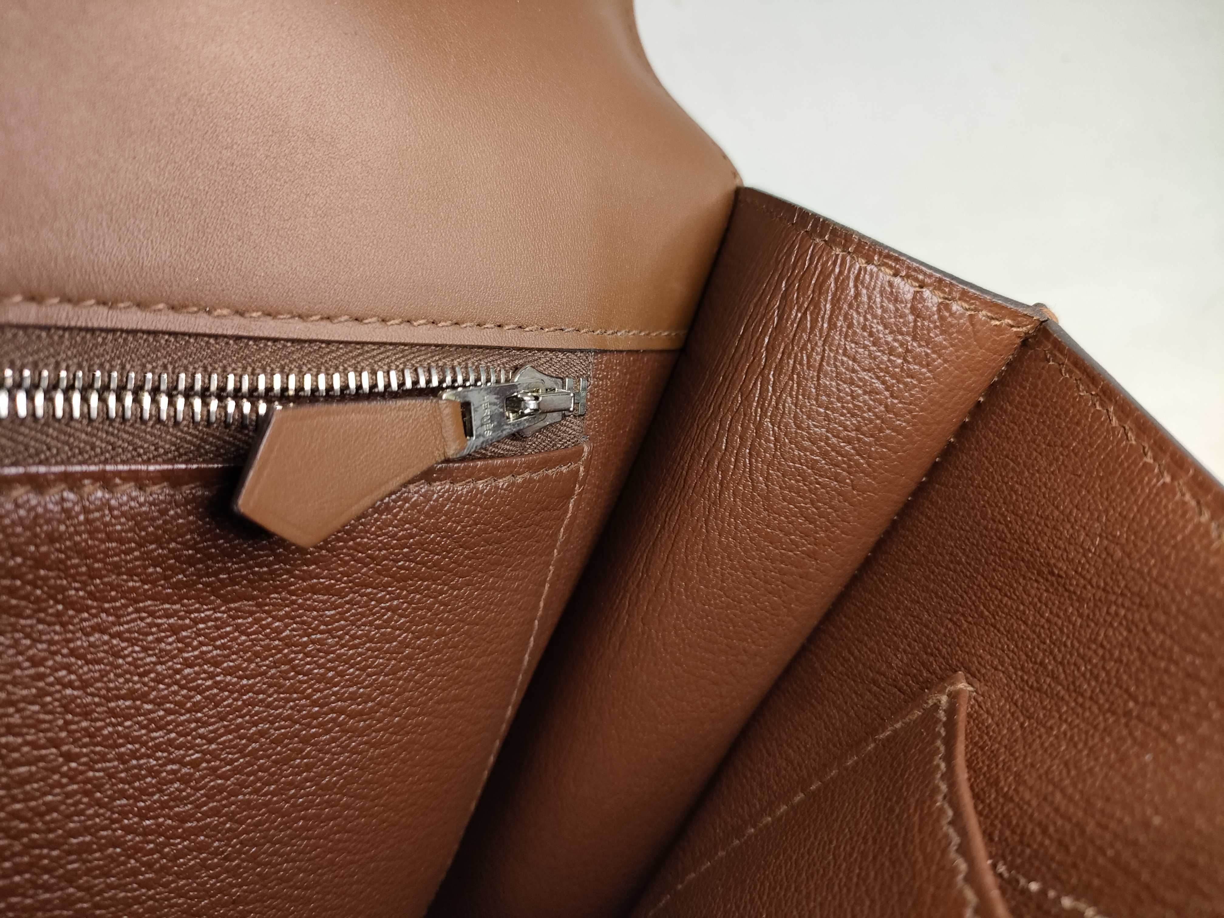 ID- Etriviere II 29 Leather Brown Clutch SHW Stamp R in Square Clutch Bag — view 6