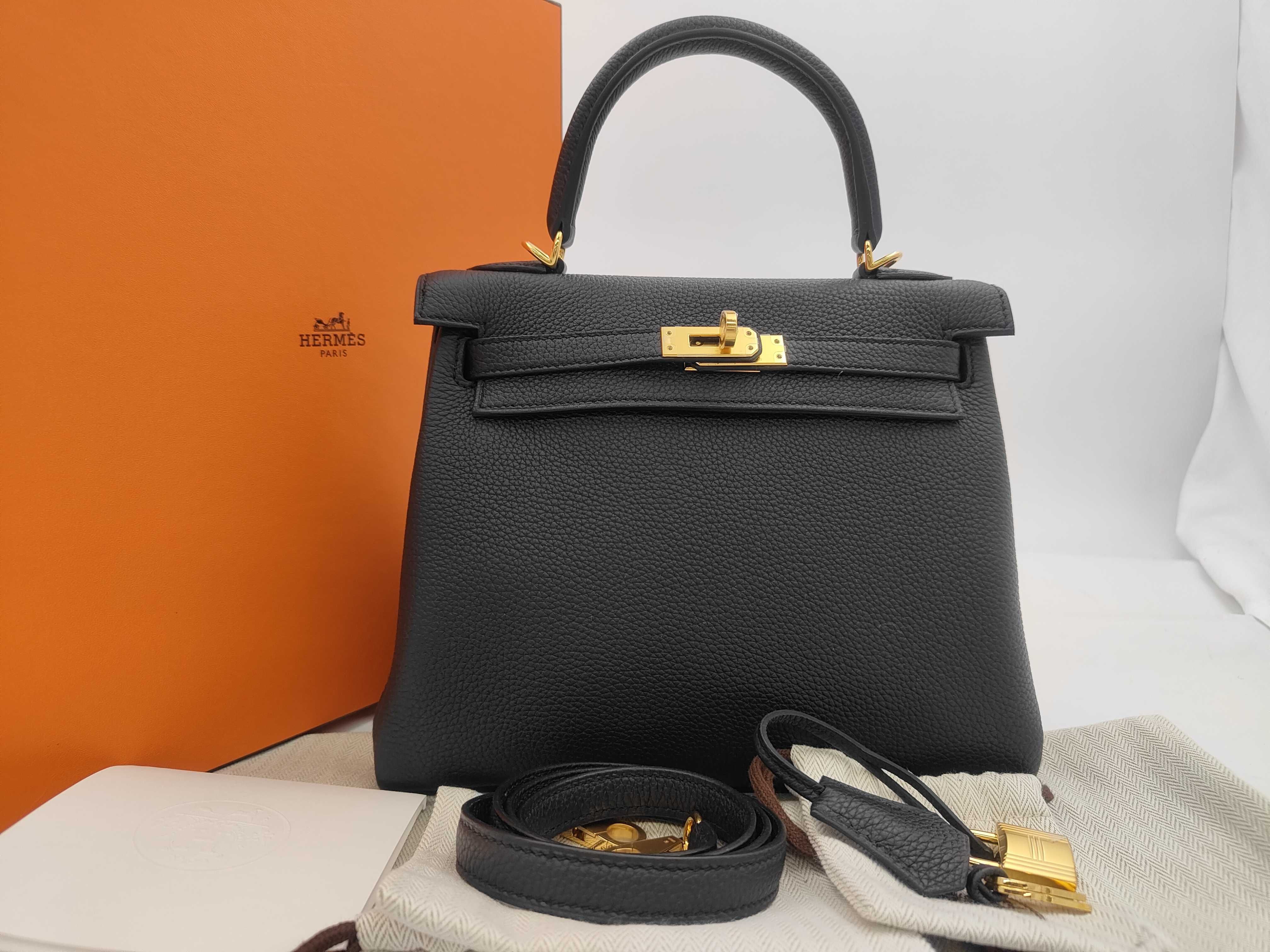 Kelly 25 Black Togo Leather Handbag with Gold Hardware and Gold Stamp