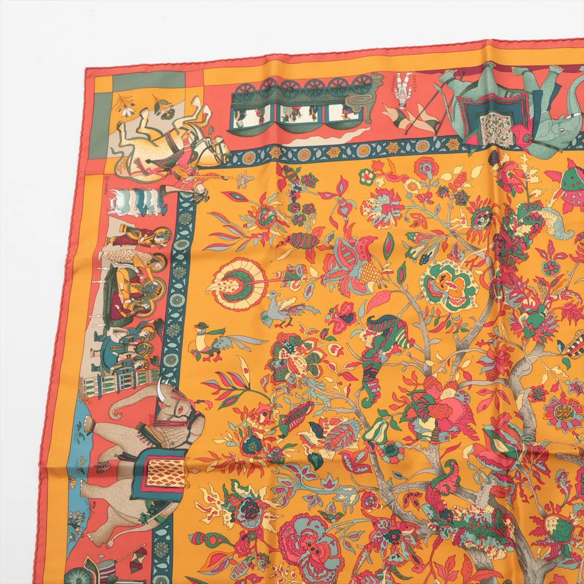 Carre 90 Fantaisies indiennes Dazzling India Scarf Silk Orange Thread Fuzz Thread — view 2