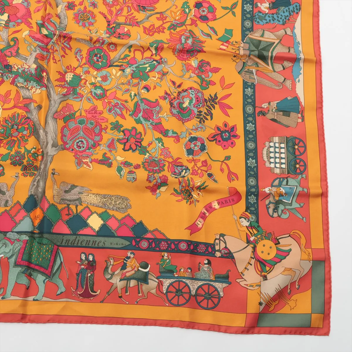 Carre 90 Fantaisies indiennes Dazzling India Scarf Silk Orange Thread Fuzz Thread — view 4