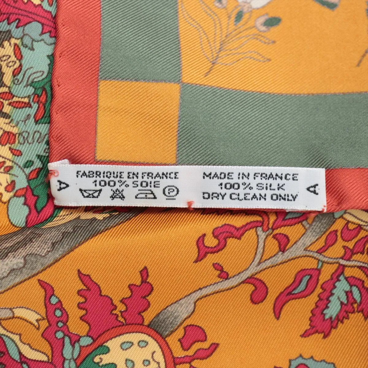 Carre 90 Fantaisies indiennes Dazzling India Scarf Silk Orange Thread Fuzz Thread — view 6