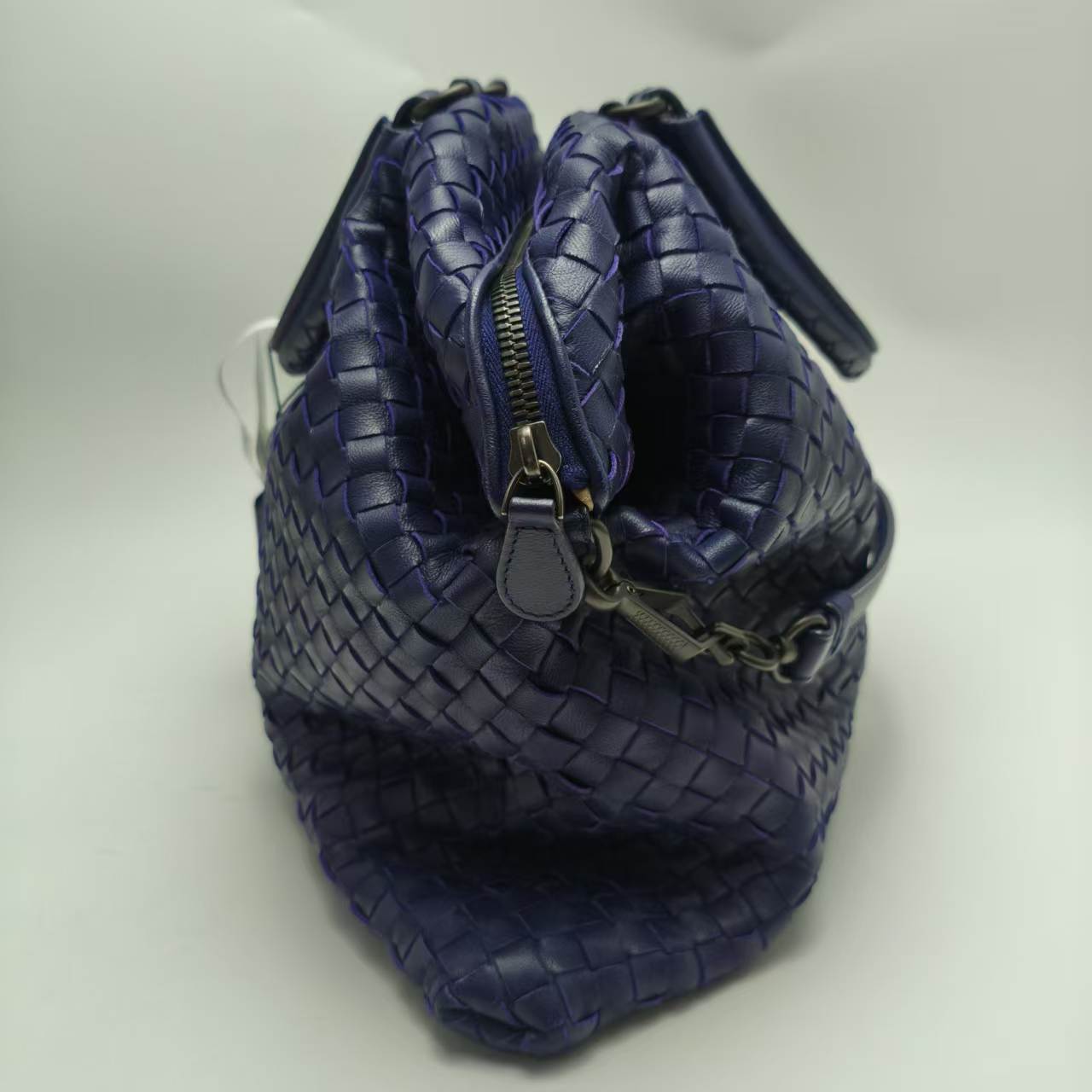 【*Shipped from: China*】BOTTEGA VENETA Lambskin Handbag — view 4
