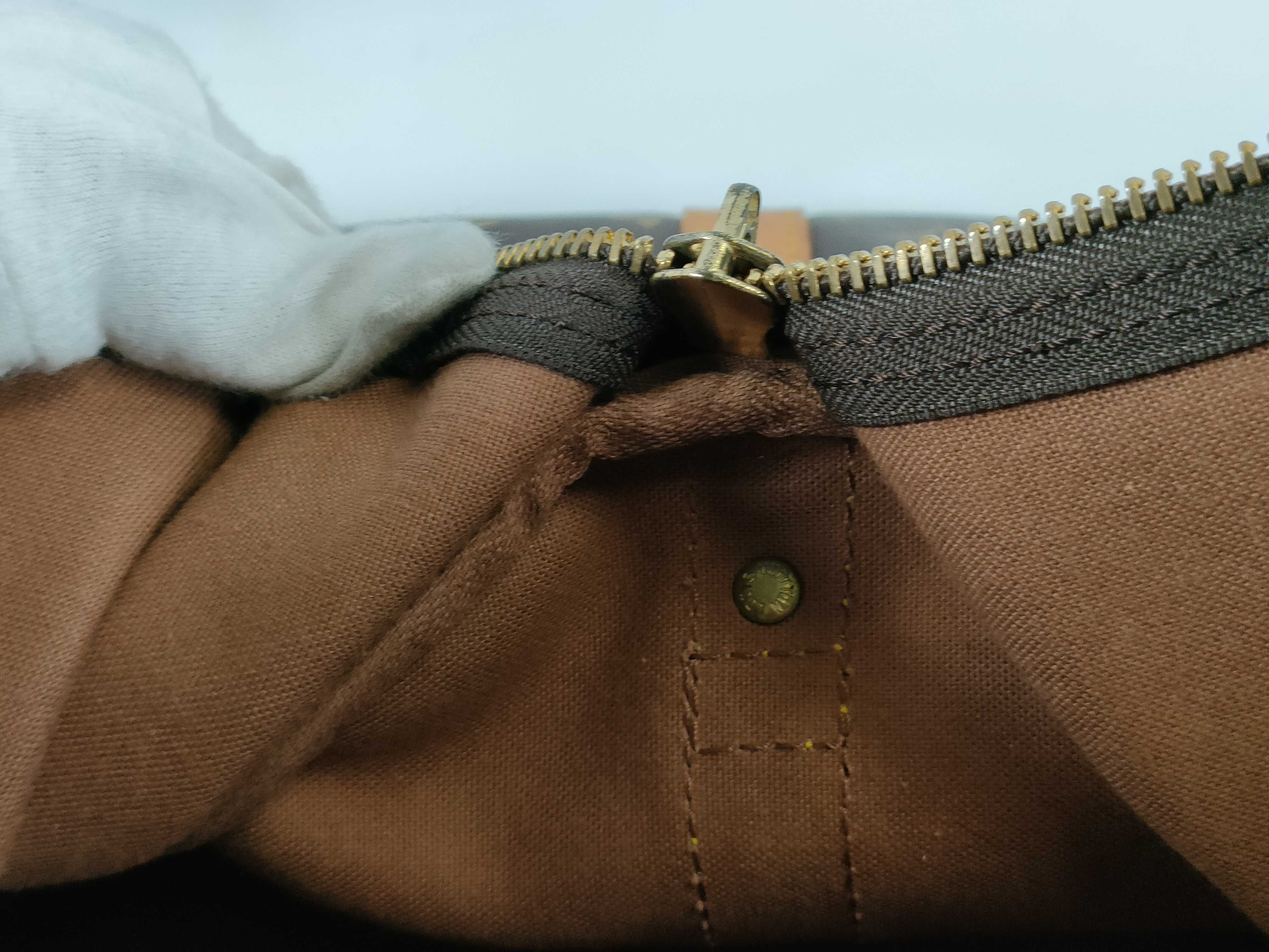 Monogram M41414 Keepall Bandoulière 55 Boston Bag (Some screws are aftermarket) — view 11