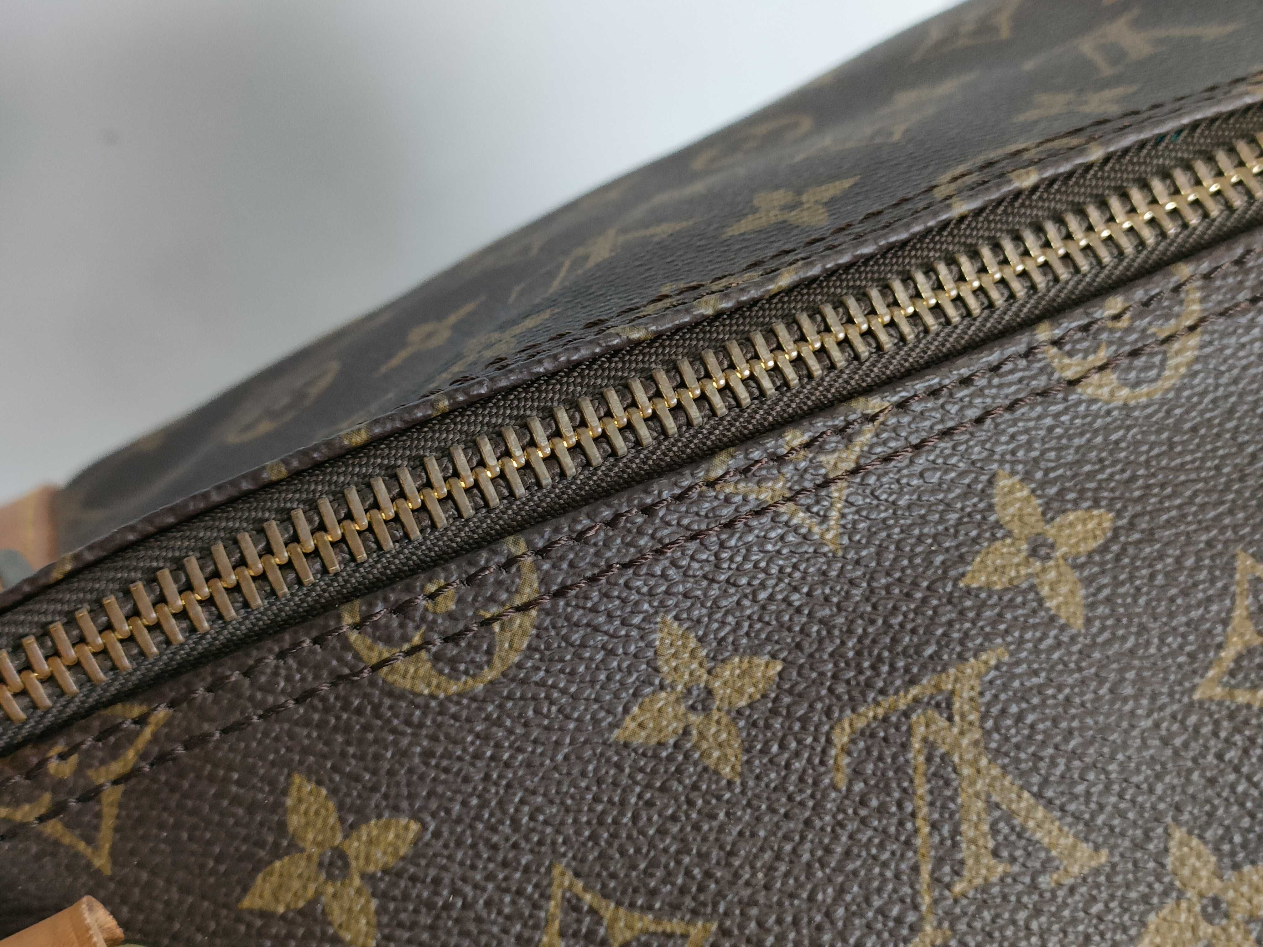 Monogram M41414 Keepall Bandoulière 55 Boston Bag (Some screws are aftermarket) — view 9