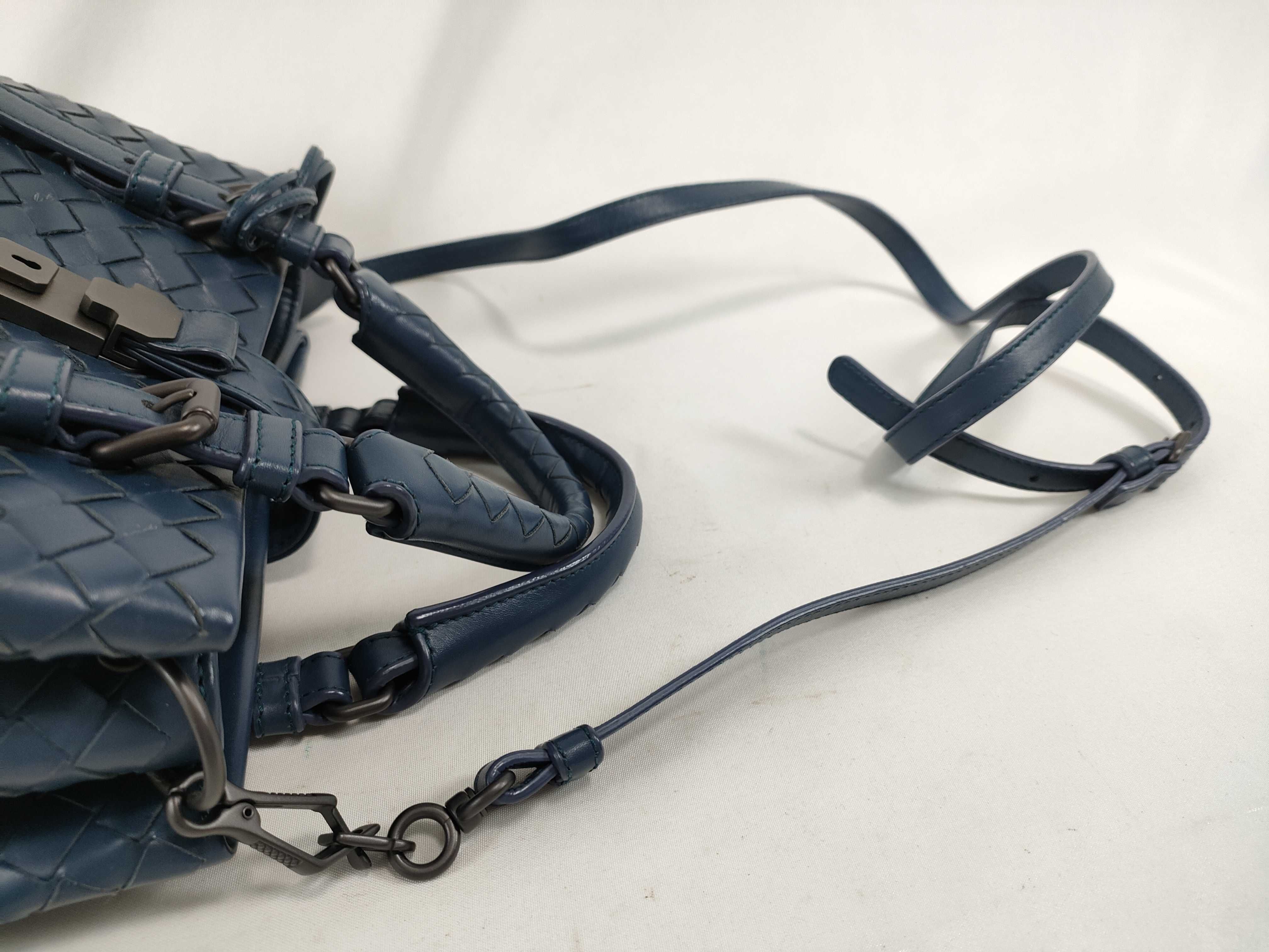 Intrecciato Full Leather Roma Bag Small Blue Handbag — view 6