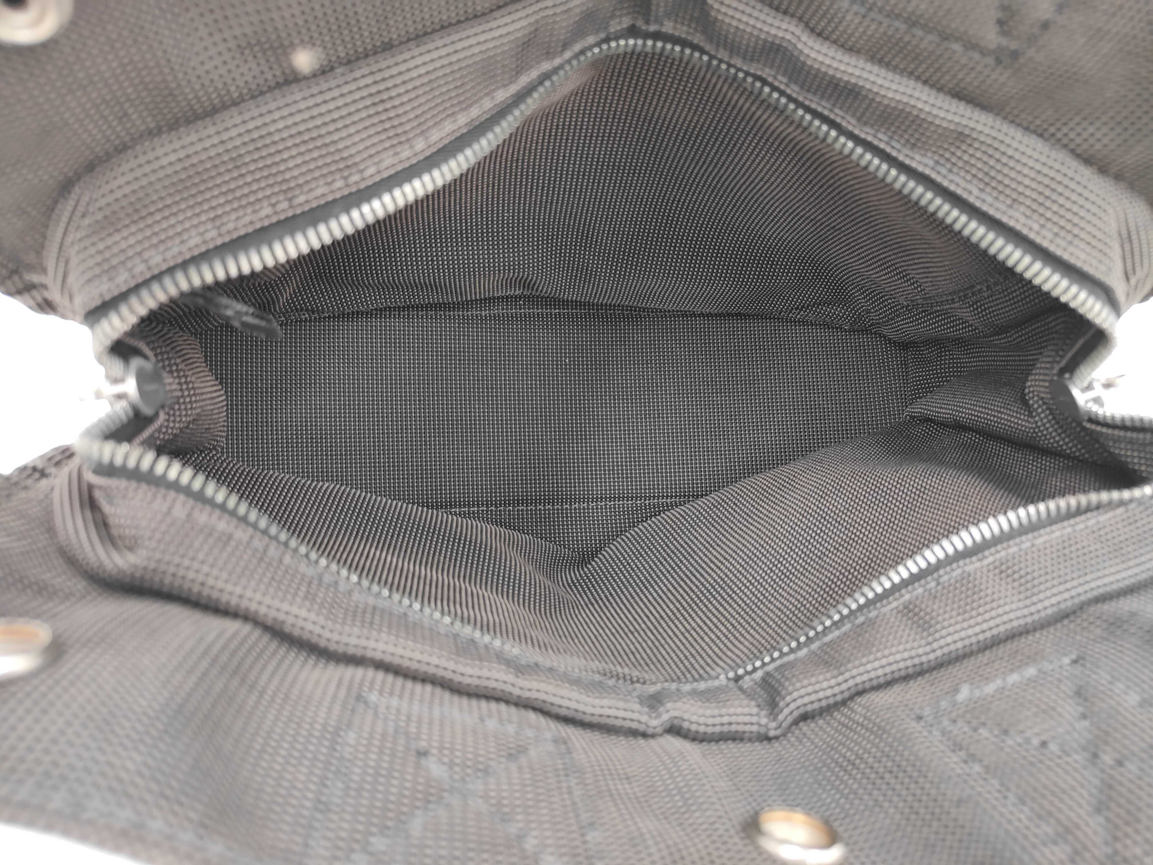 Yale Line Tote PM Tote Bag — view 9