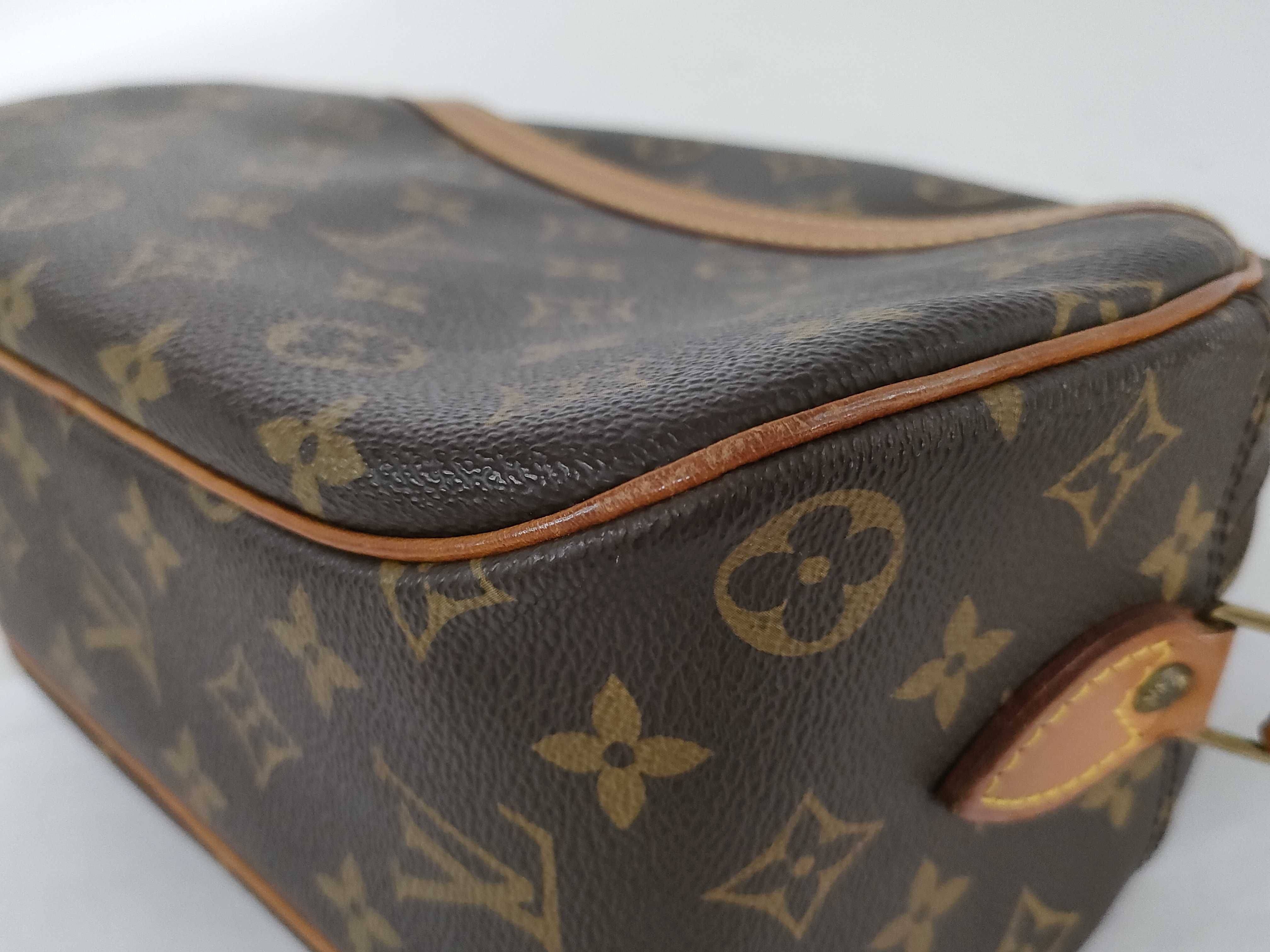 Monogram Louis Vuitton Monogram M51221 Blois Shoulder Bag (VO8163) Shoulder Bag — view 6