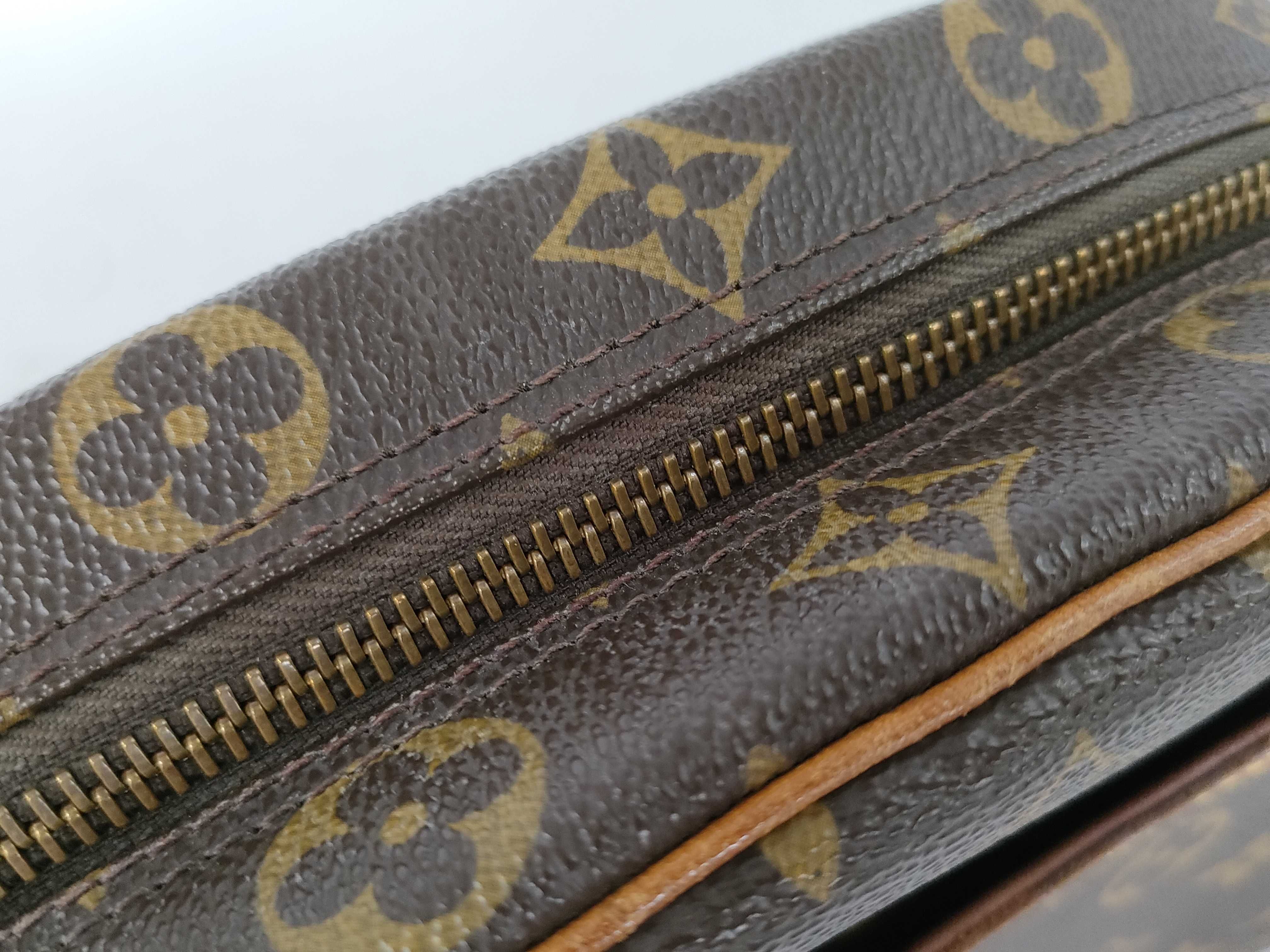 Monogram Louis Vuitton Monogram M51221 Blois Shoulder Bag (VO8163) Shoulder Bag — view 8