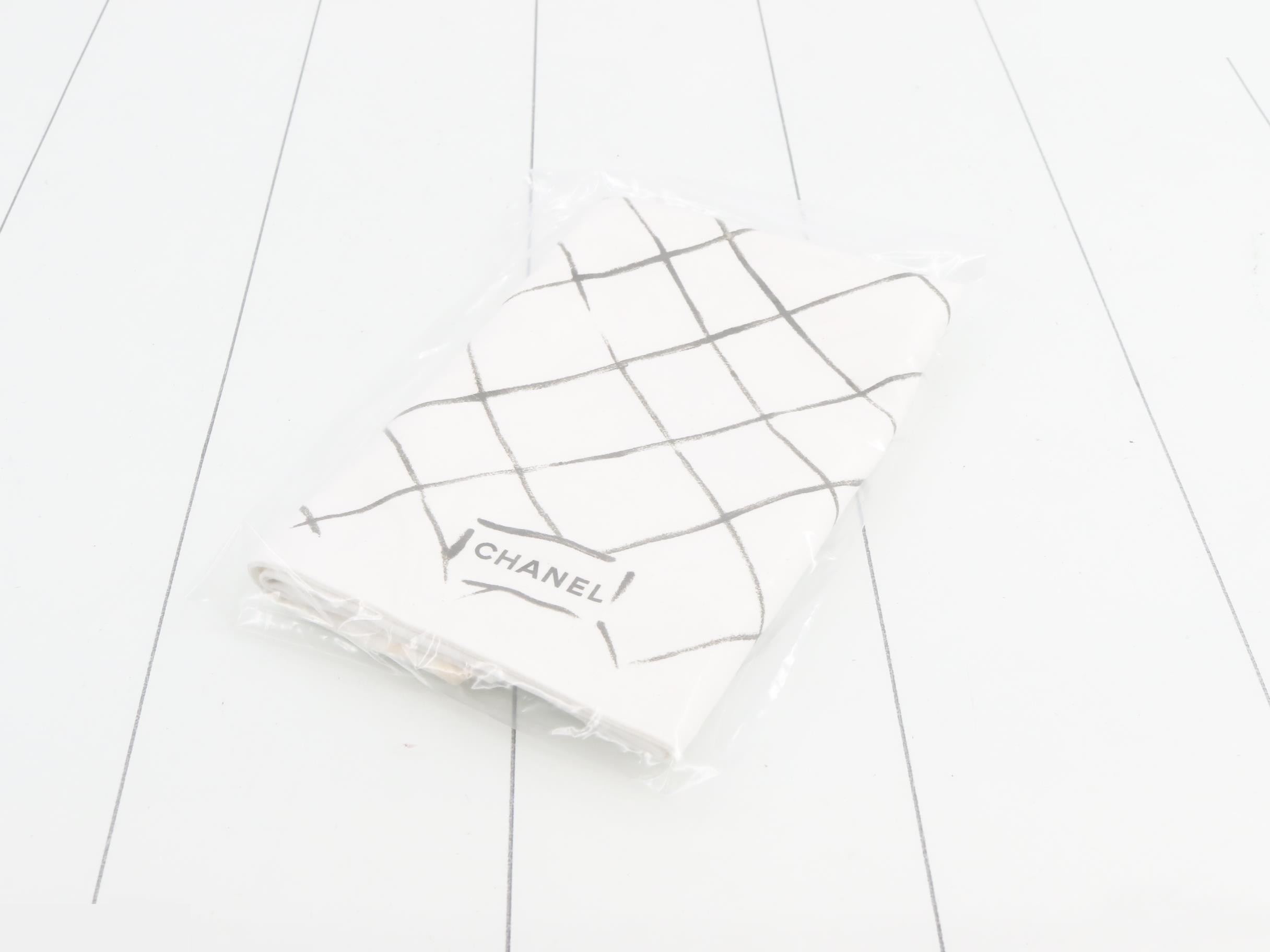 Caviar Double Flap 25 Shoulder Bag, Serial Number 18 — view 7