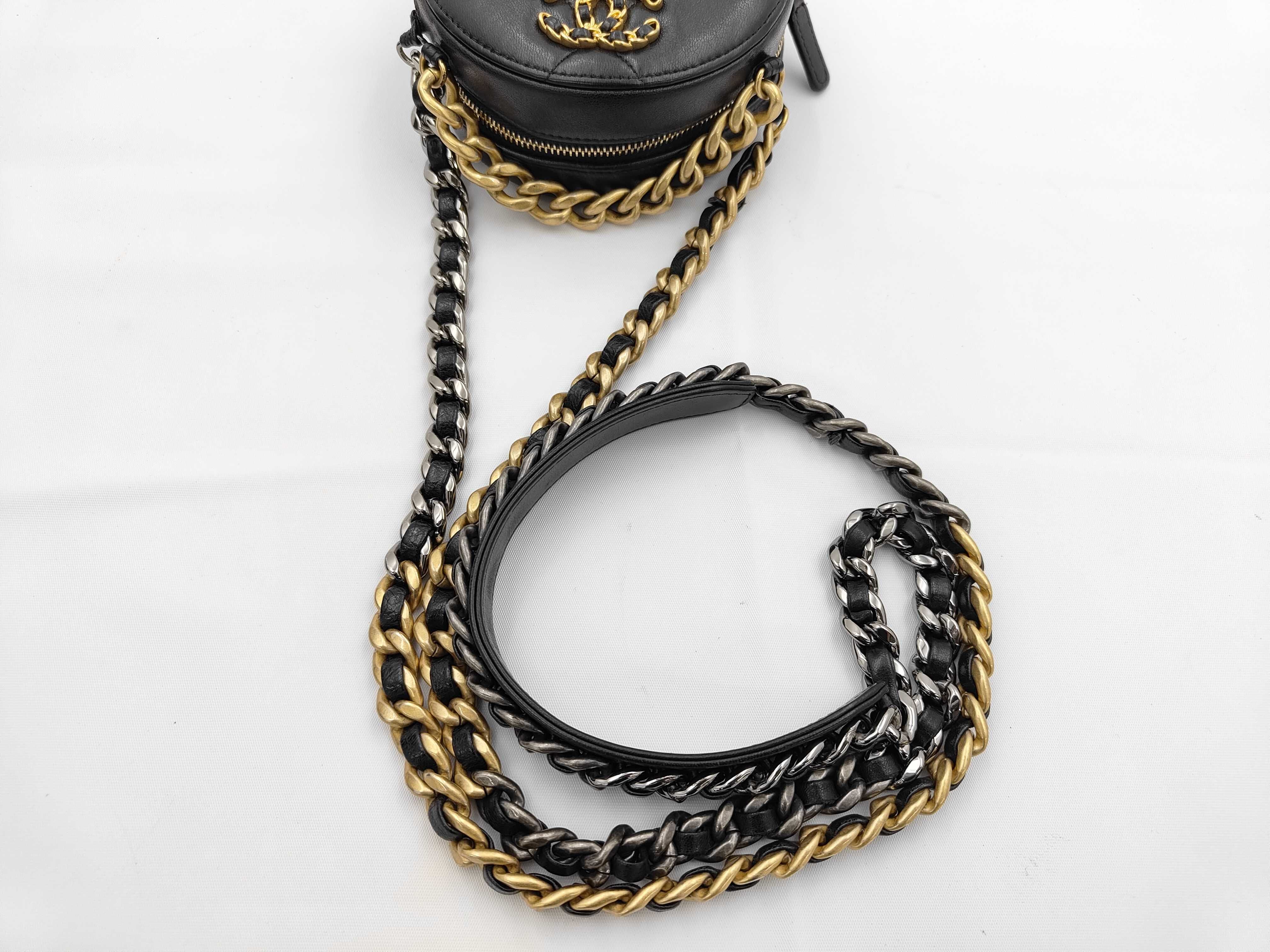 19 Matelassé Shoulder Bag — view 3