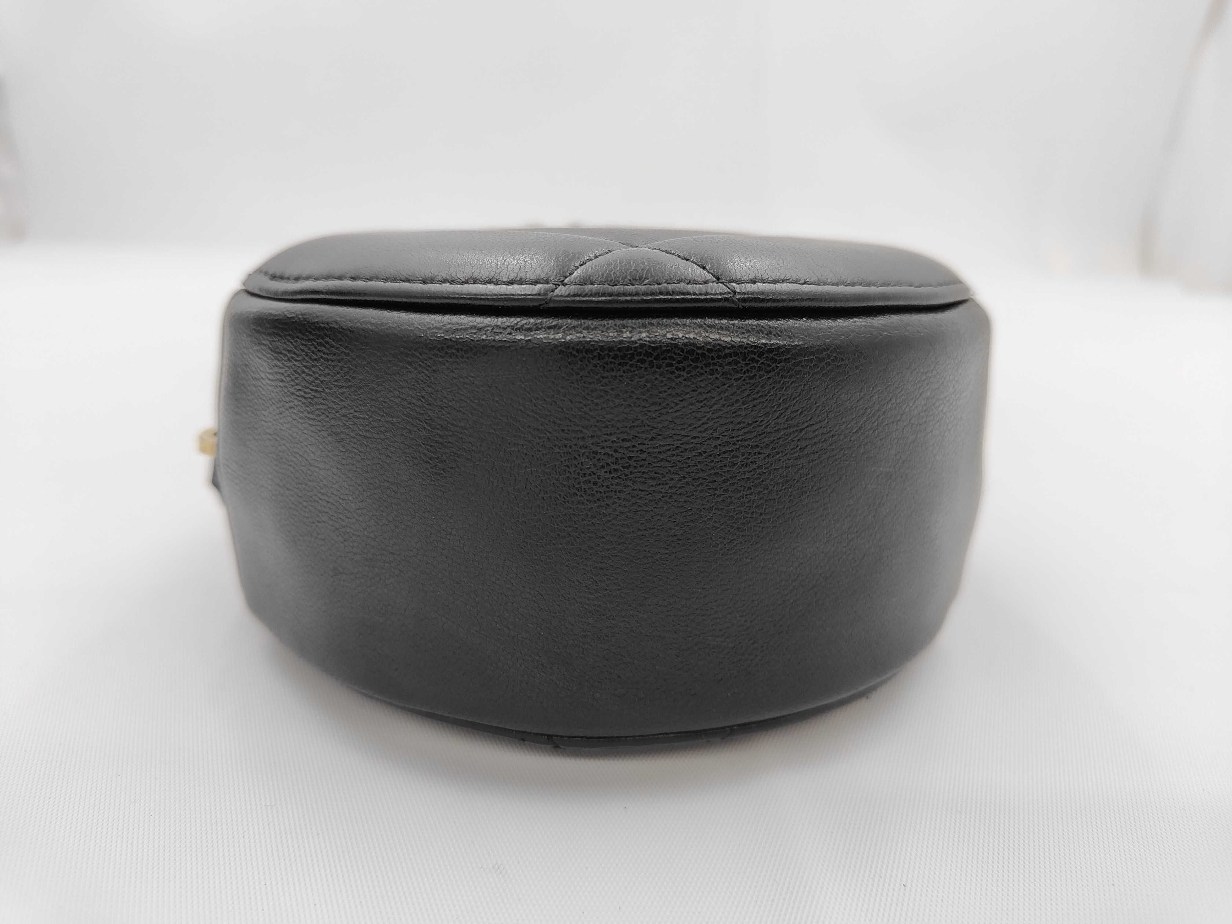 19 Matelassé Shoulder Bag — view 5