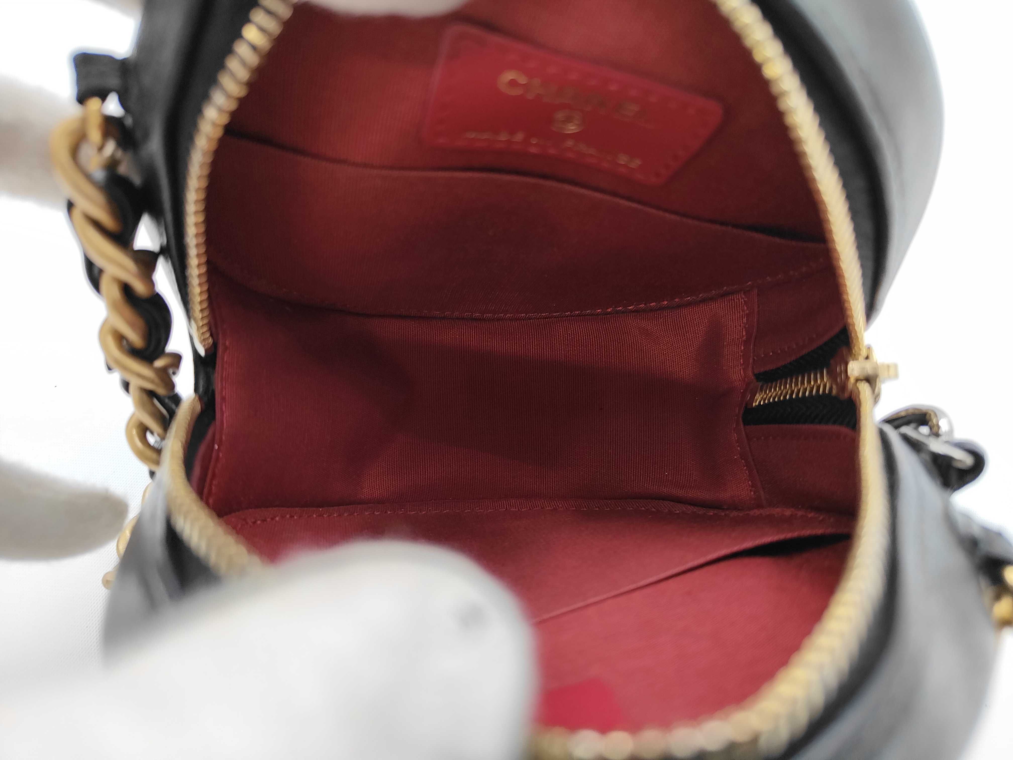 19 Matelassé Shoulder Bag — view 9