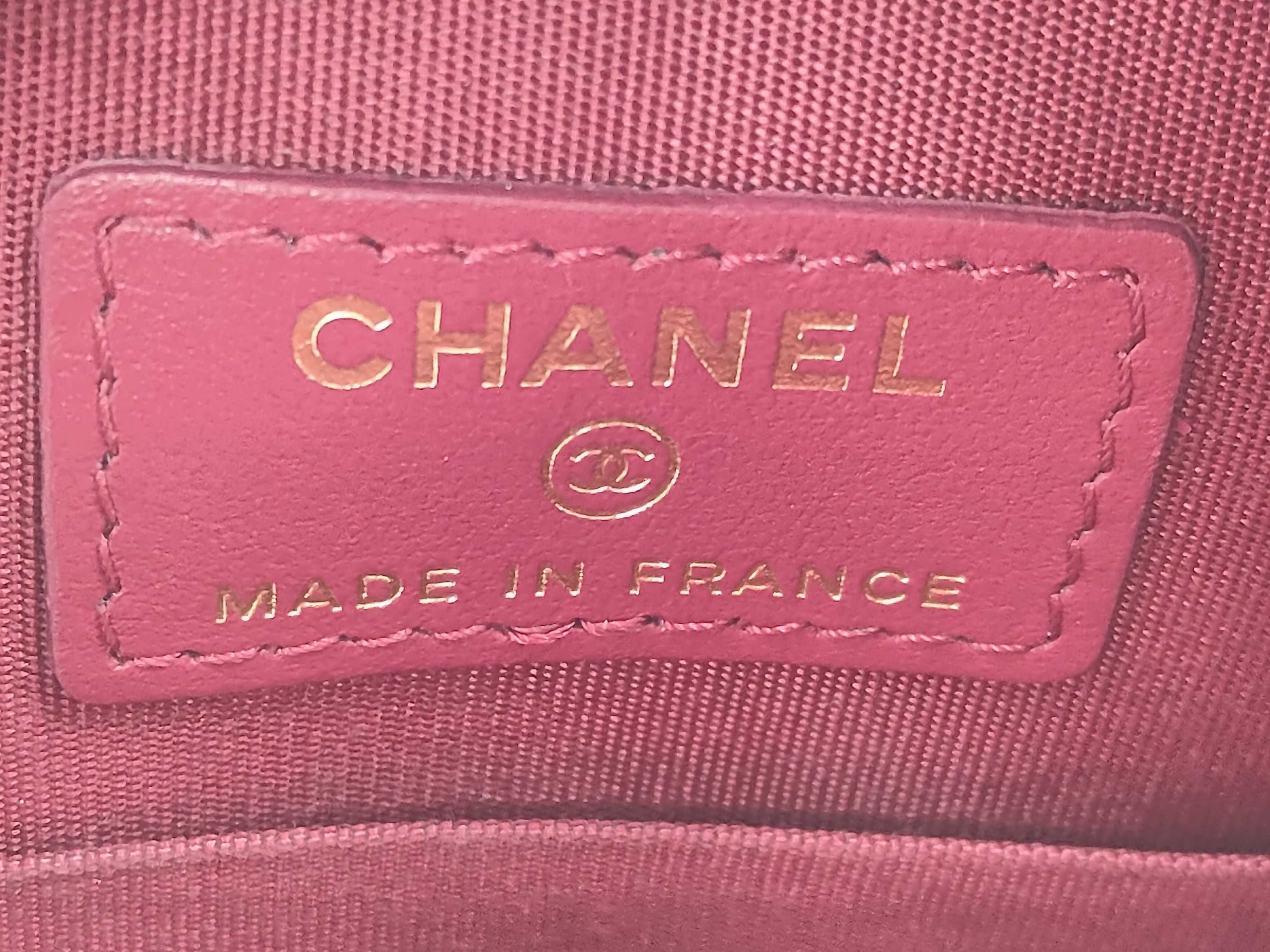 19 Matelassé Shoulder Bag — view 10