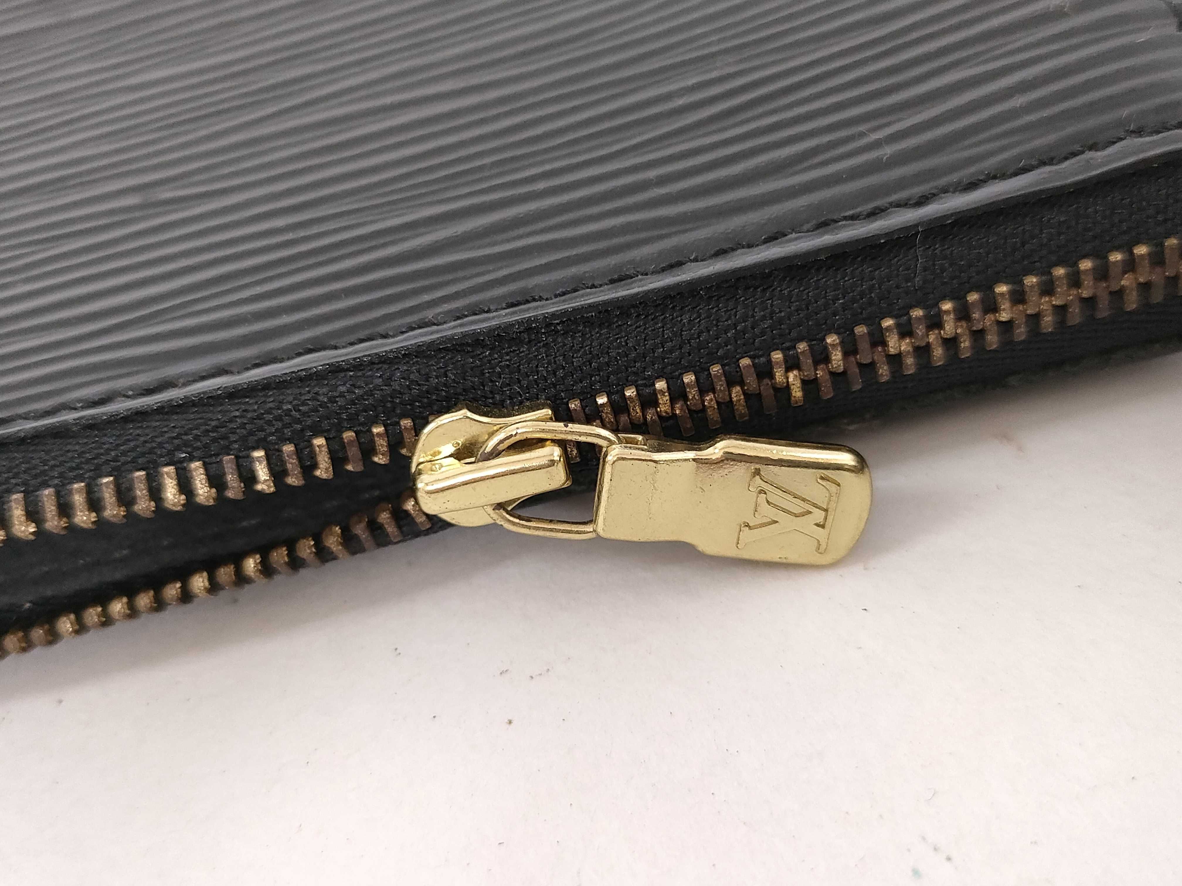 Epi Louis Vuitton Epi Pochette Accessoire Shoulder Bag M52942 AR0023 Handbag — view 11
