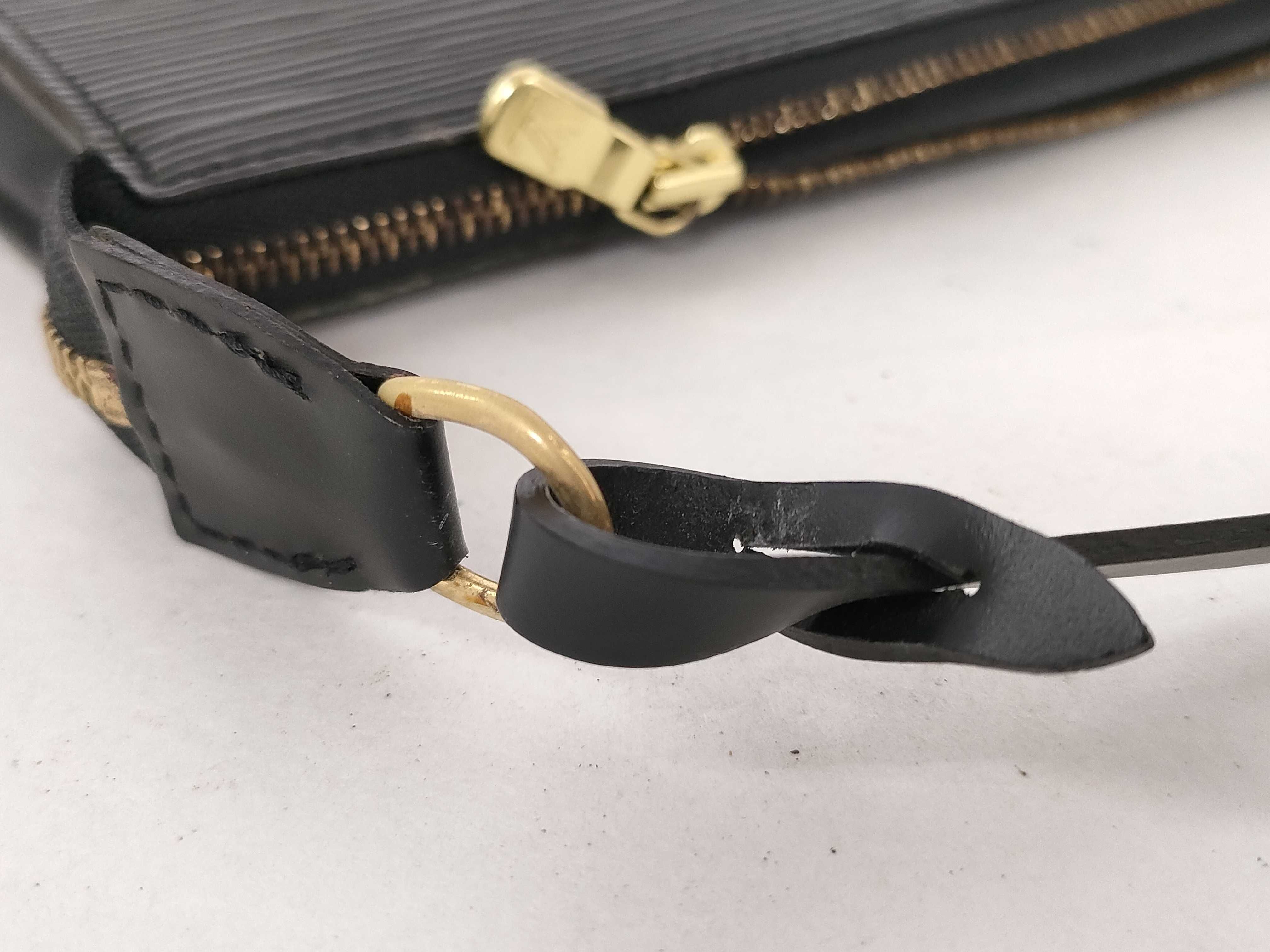Epi Louis Vuitton Epi Pochette Accessoire Shoulder Bag M52942 AR0023 Handbag — view 14