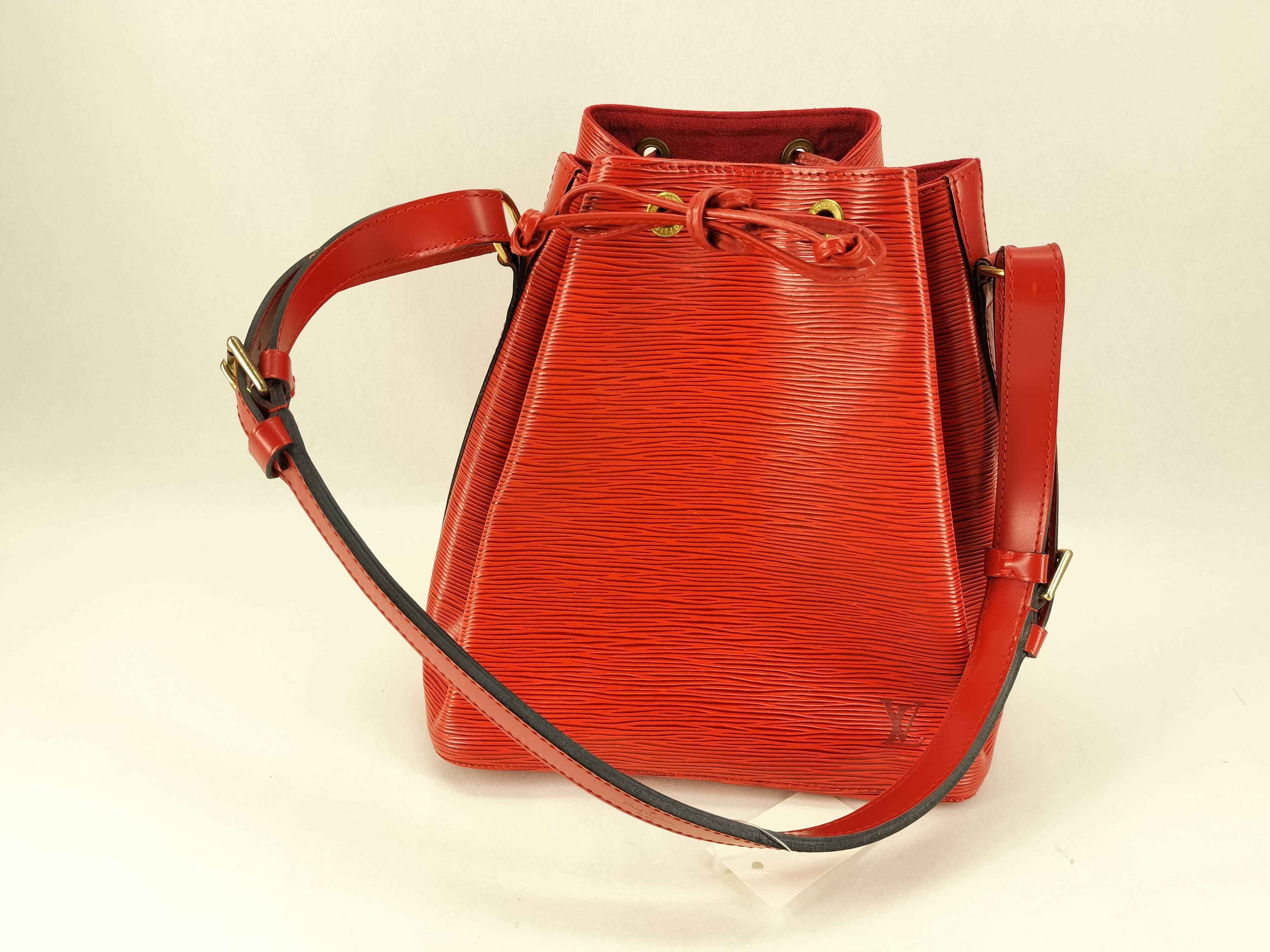 Epi Noé Shoulder Bag