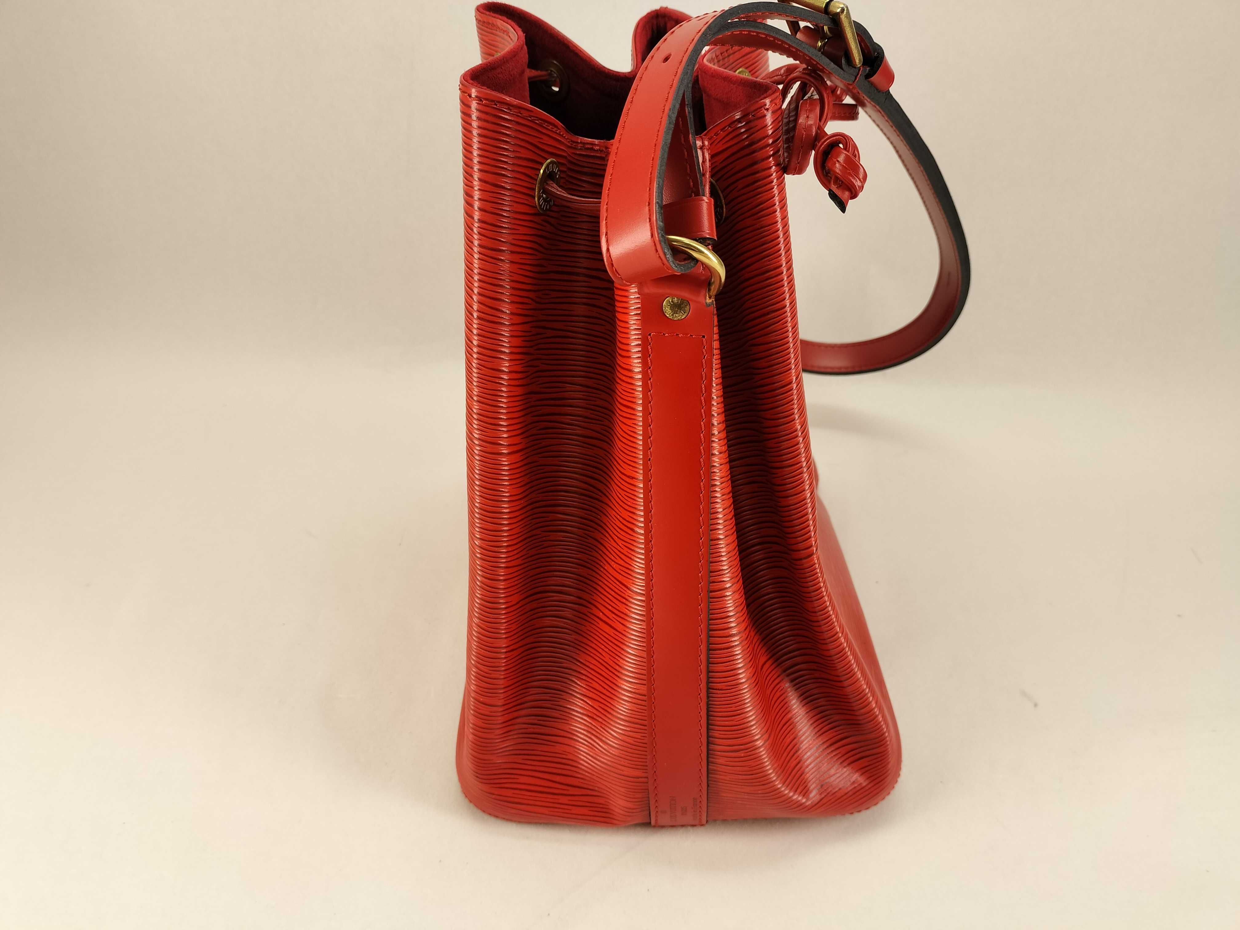 Epi Noé Shoulder Bag — view 9