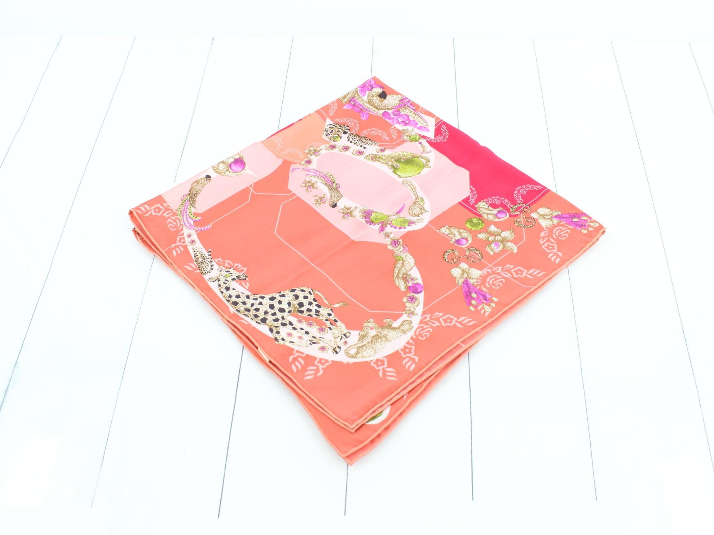 Other lines: Small items, accessories, scarves — view 2
