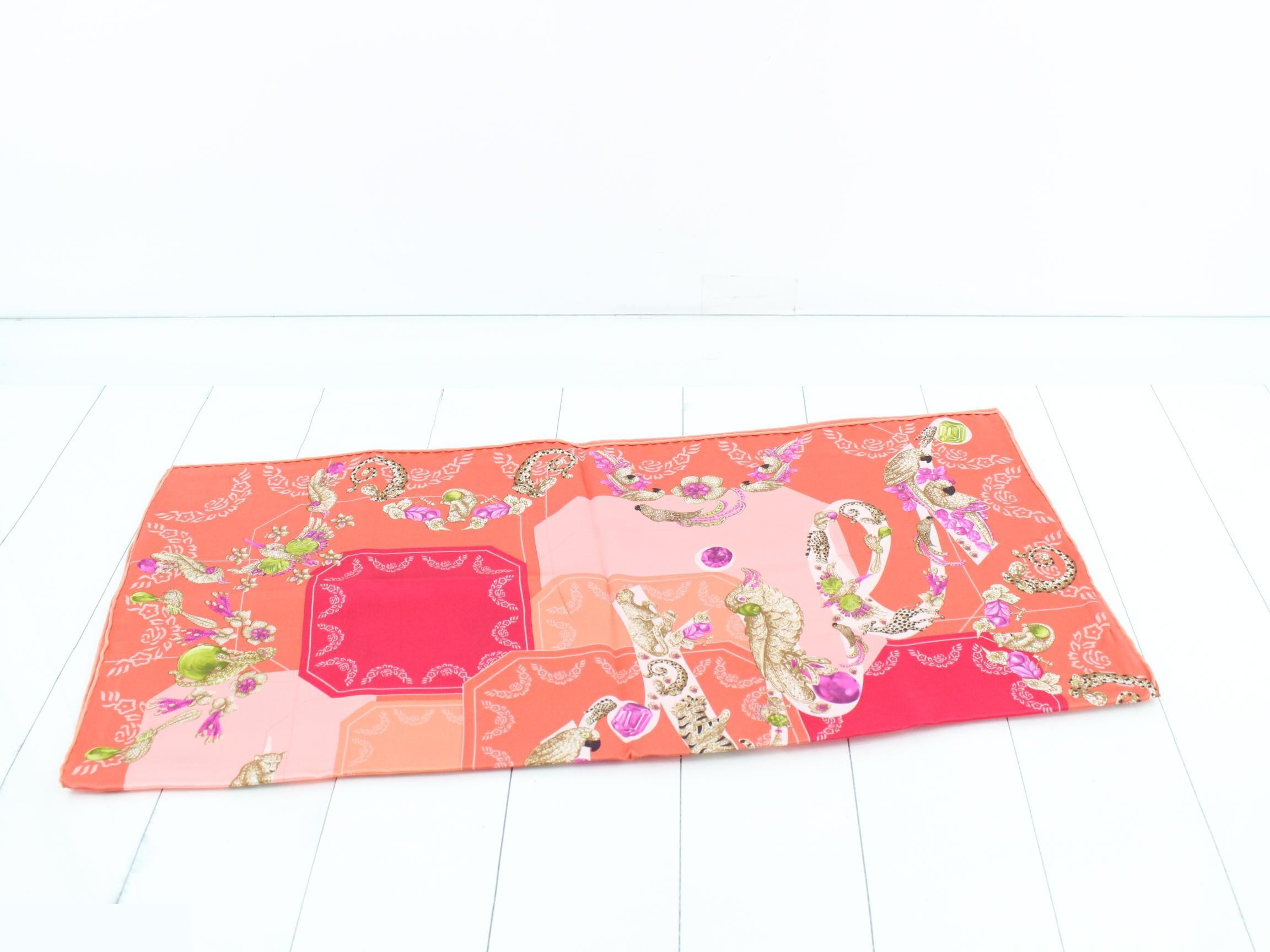 Other lines: Small items, accessories, scarves — view 3