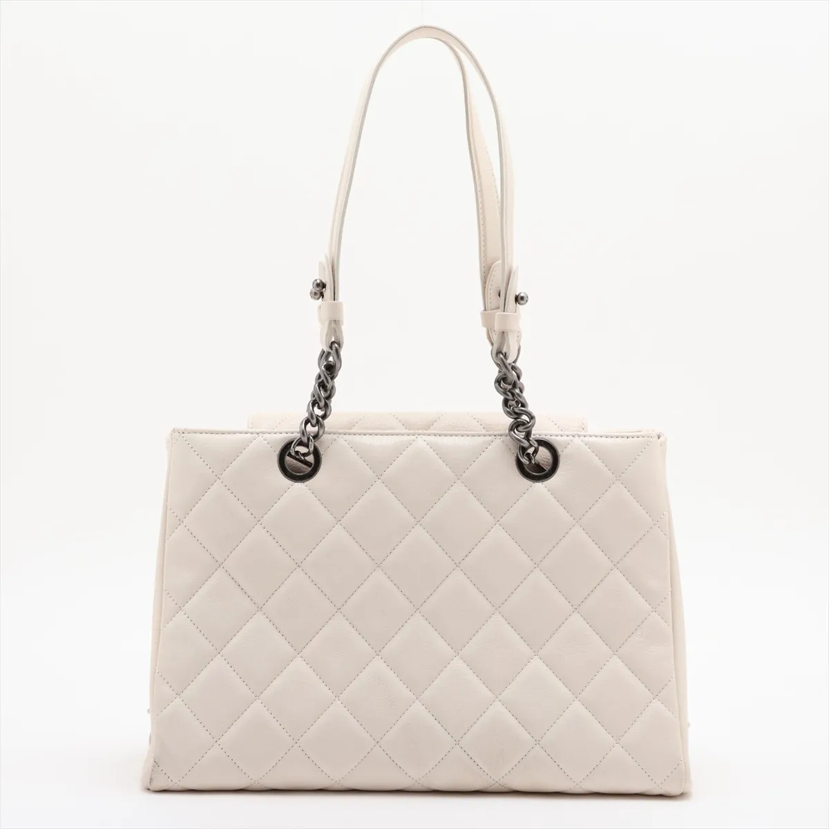 Matelassé Leather Chain Tote Bag, White with Gunmetal Hardware, Item Number 21550952 (Serial Number 21) — view 2
