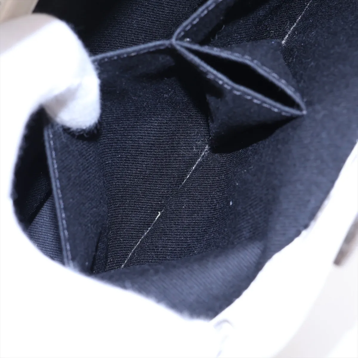 Matelassé Leather Chain Tote Bag, White with Gunmetal Hardware, Item Number 21550952 (Serial Number 21) — view 11