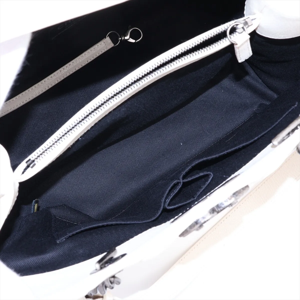 Matelassé Leather Chain Tote Bag, White with Gunmetal Hardware, Item Number 21550952 (Serial Number 21) — view 8