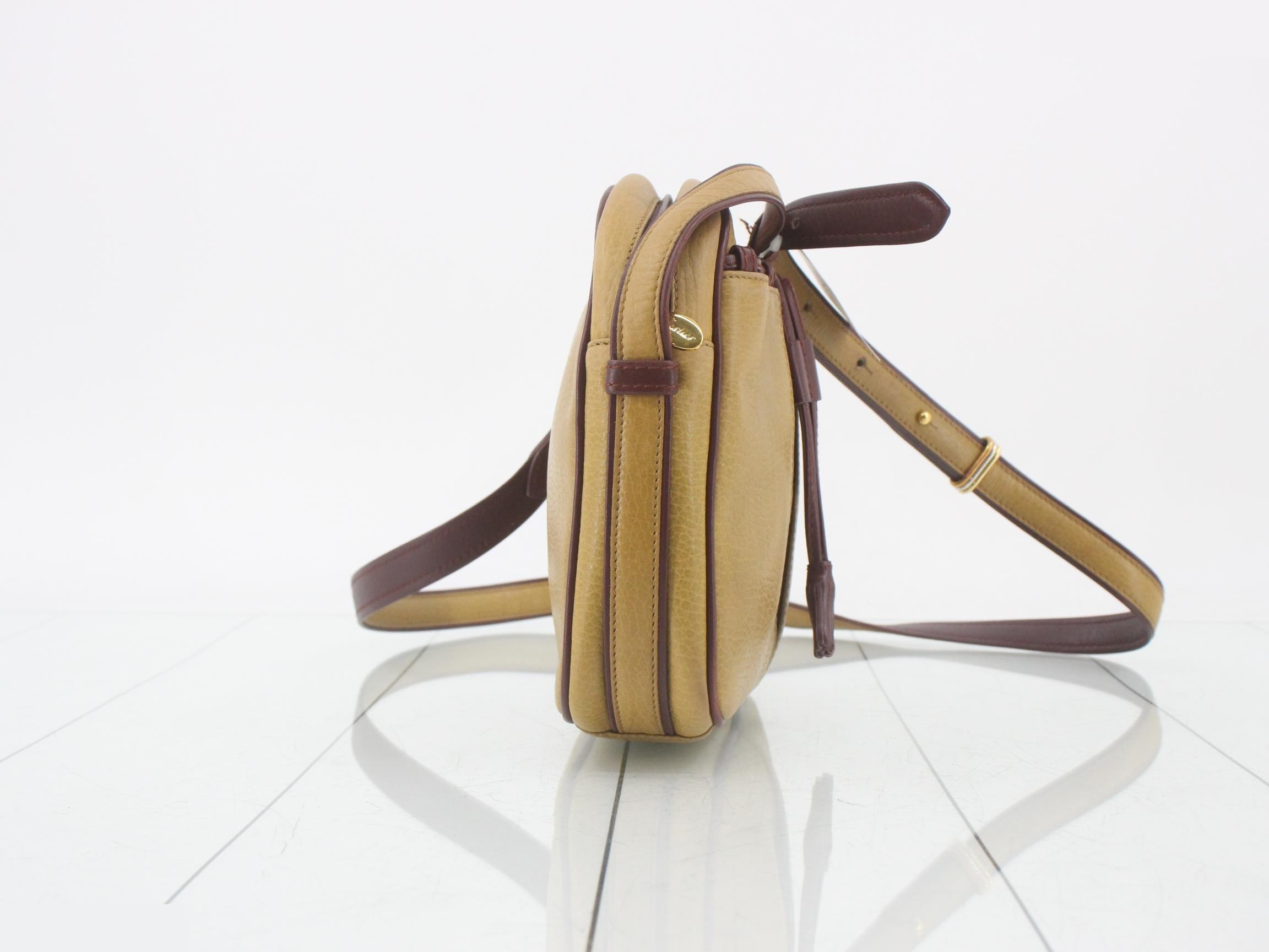 Shoulder bag, Must Line, leather — view 4