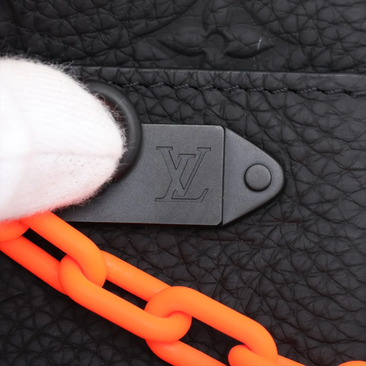 Taurillon Monogram Pochette Volga M53550 PE1282 Black UNIFORM — view 8