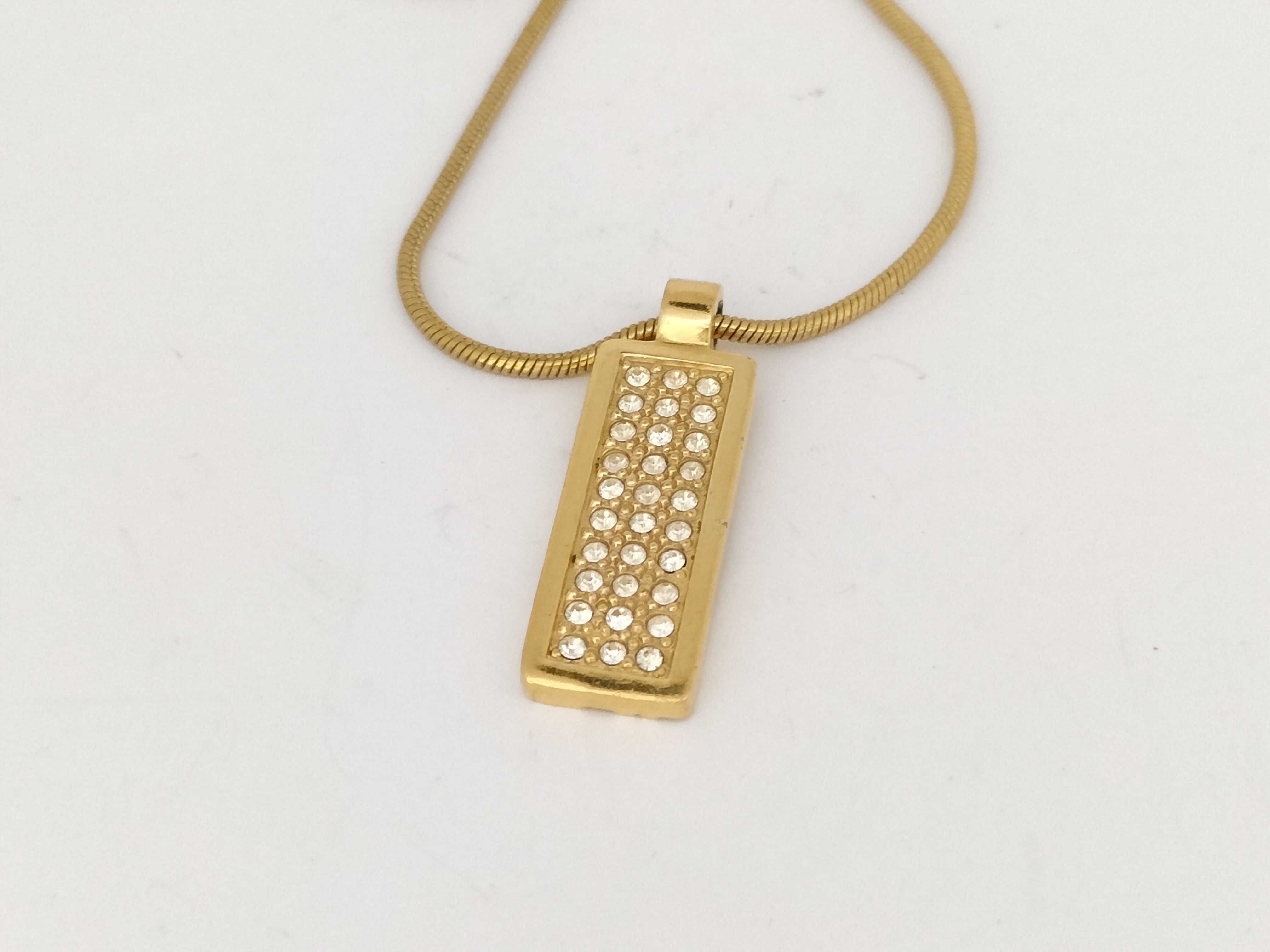 Gold Trotter Plate Necklace